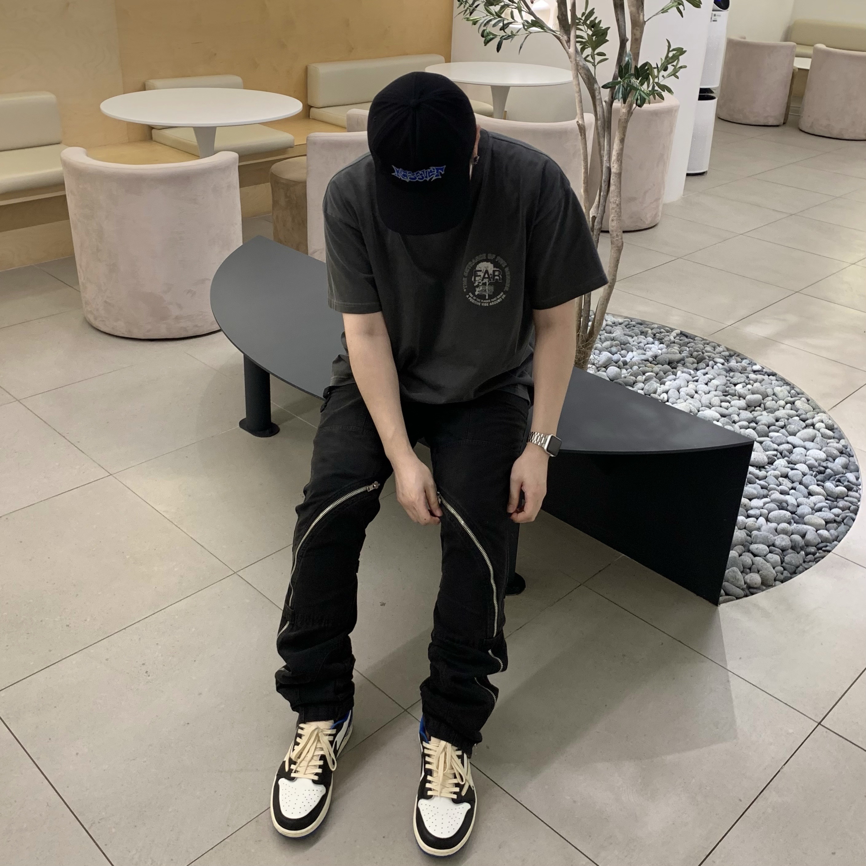 Jordan 1 x Travis Scott x Fragment Retro Low OG SP Military Blue 착용 스타일