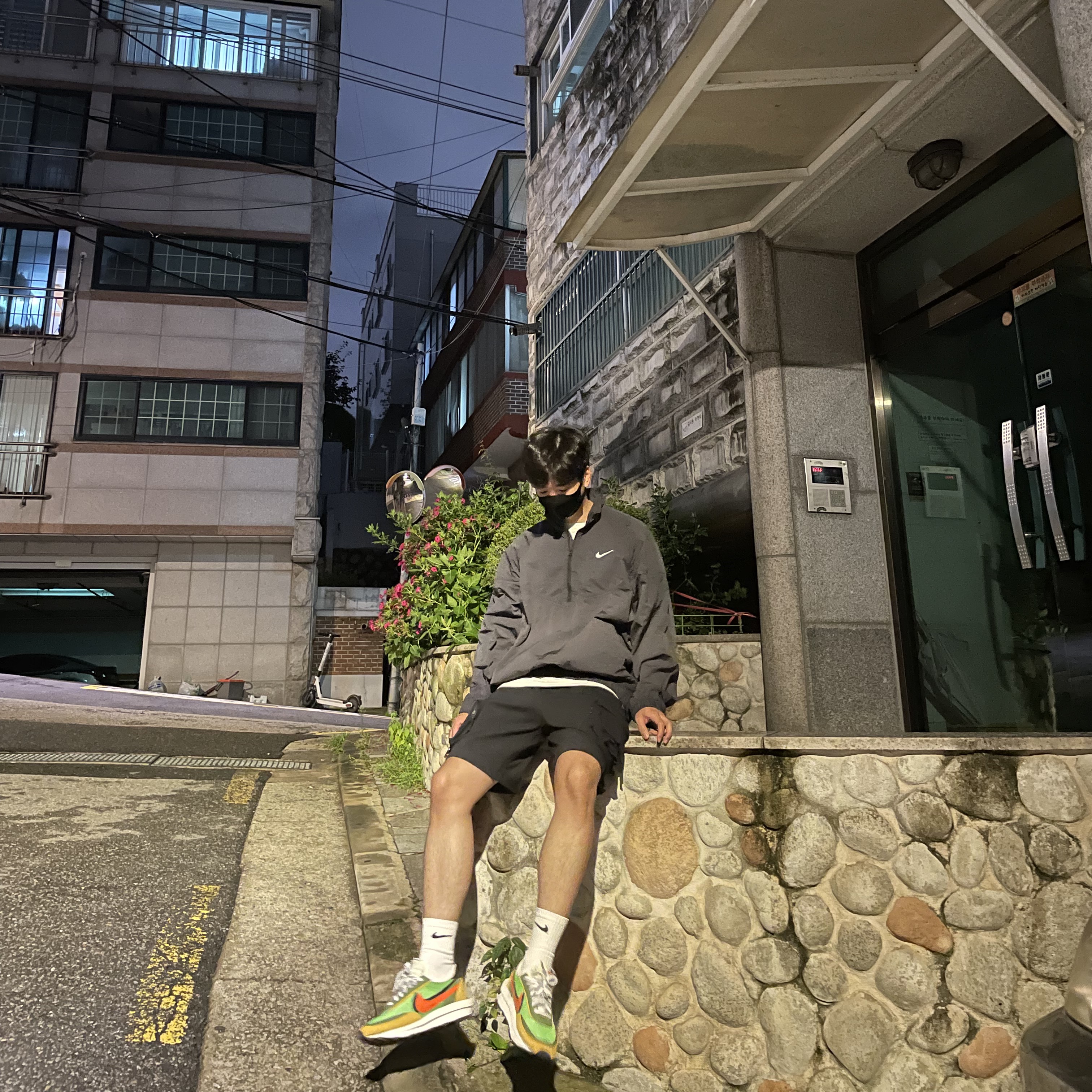 Nike x Stussy Windrunner Jacket Off Noir, Nike x Sacai LDWaffle Green Multi 착용 스타일
