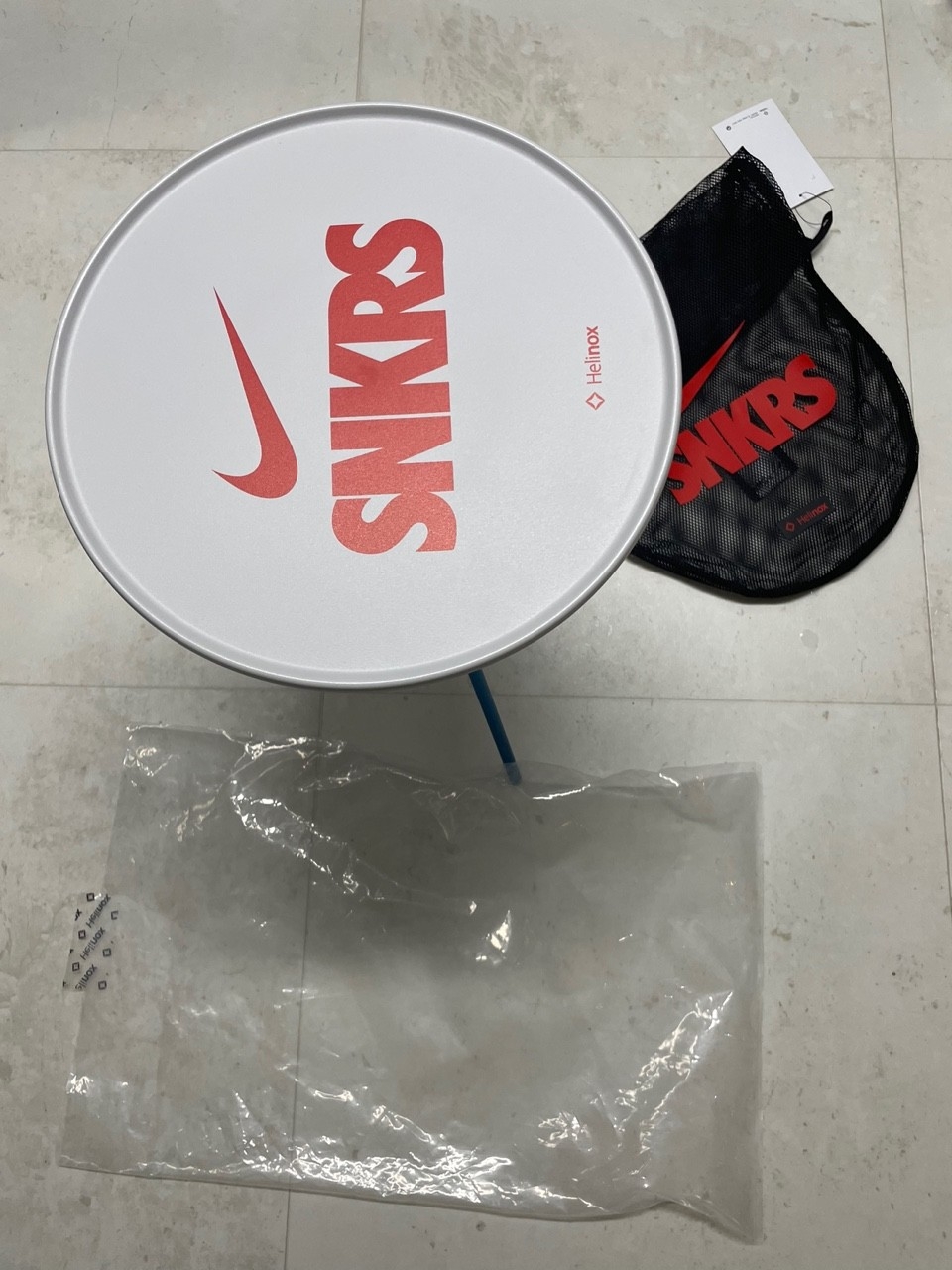 Helinox x Nike SNKRS 4th Anniversary Side Table M 착용 스타일 - 1