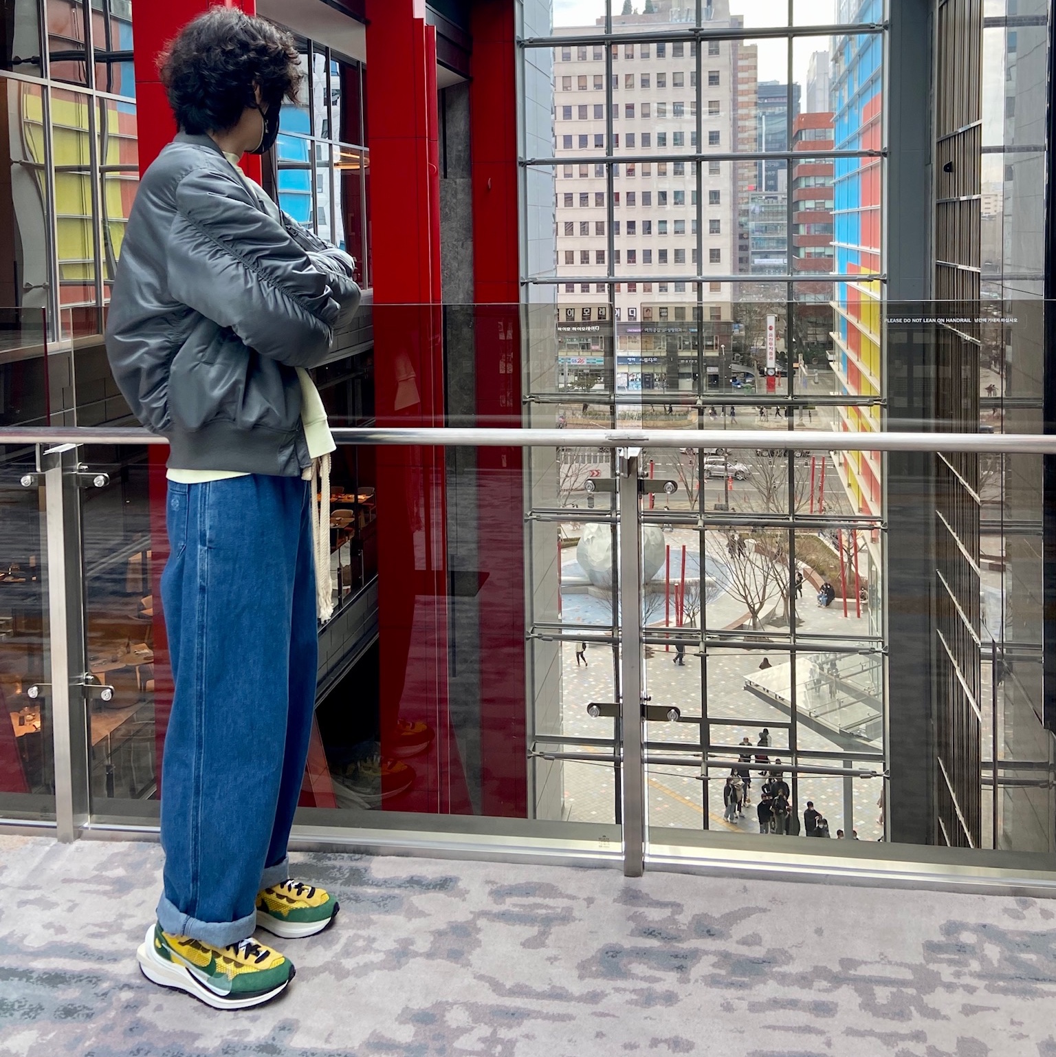 Nike x Sacai VaporWaffle Tour Yellow & Gorge Green Sail 착용 스타일
