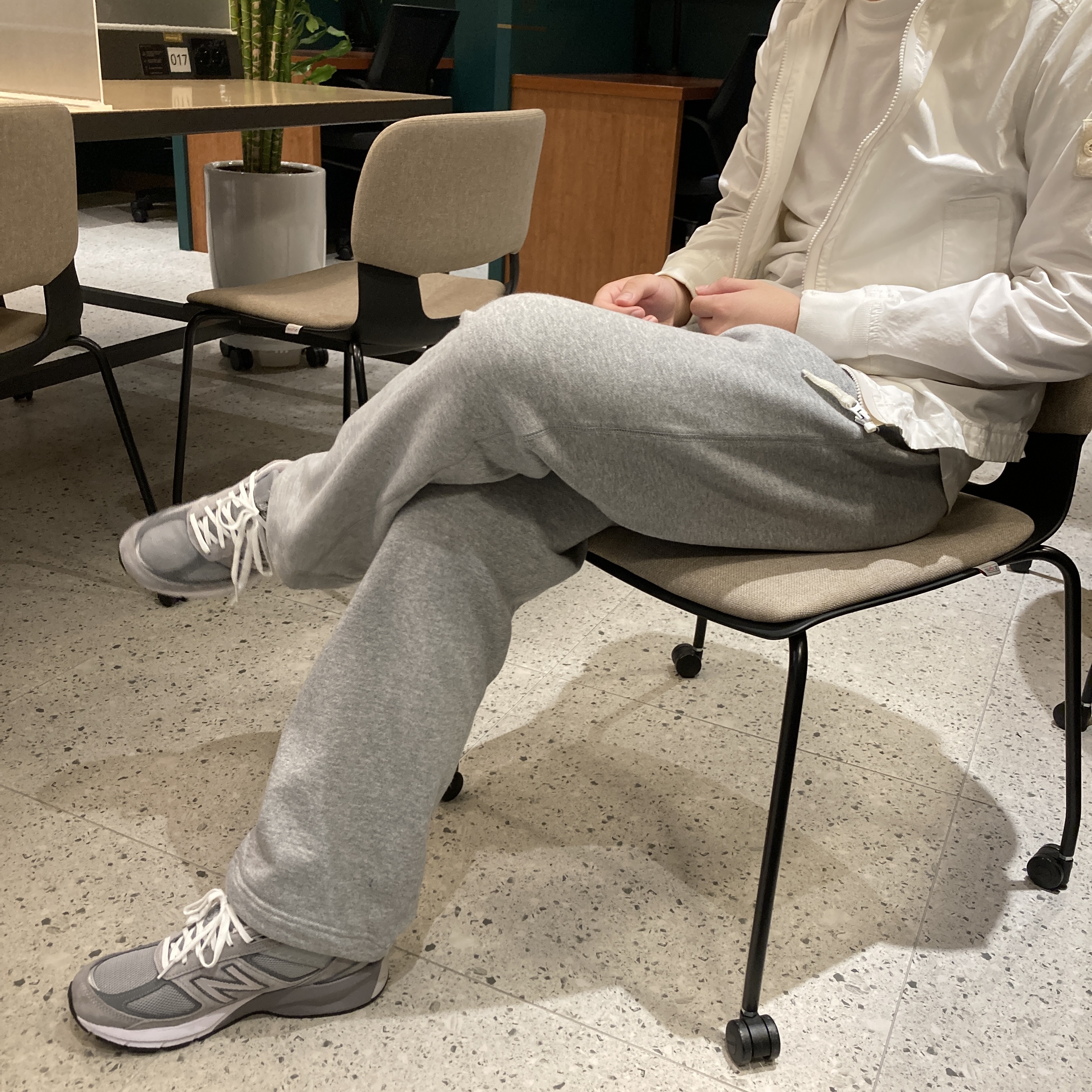 New Balance 990v5 Made in USA Grey - D Standard 착용 스타일