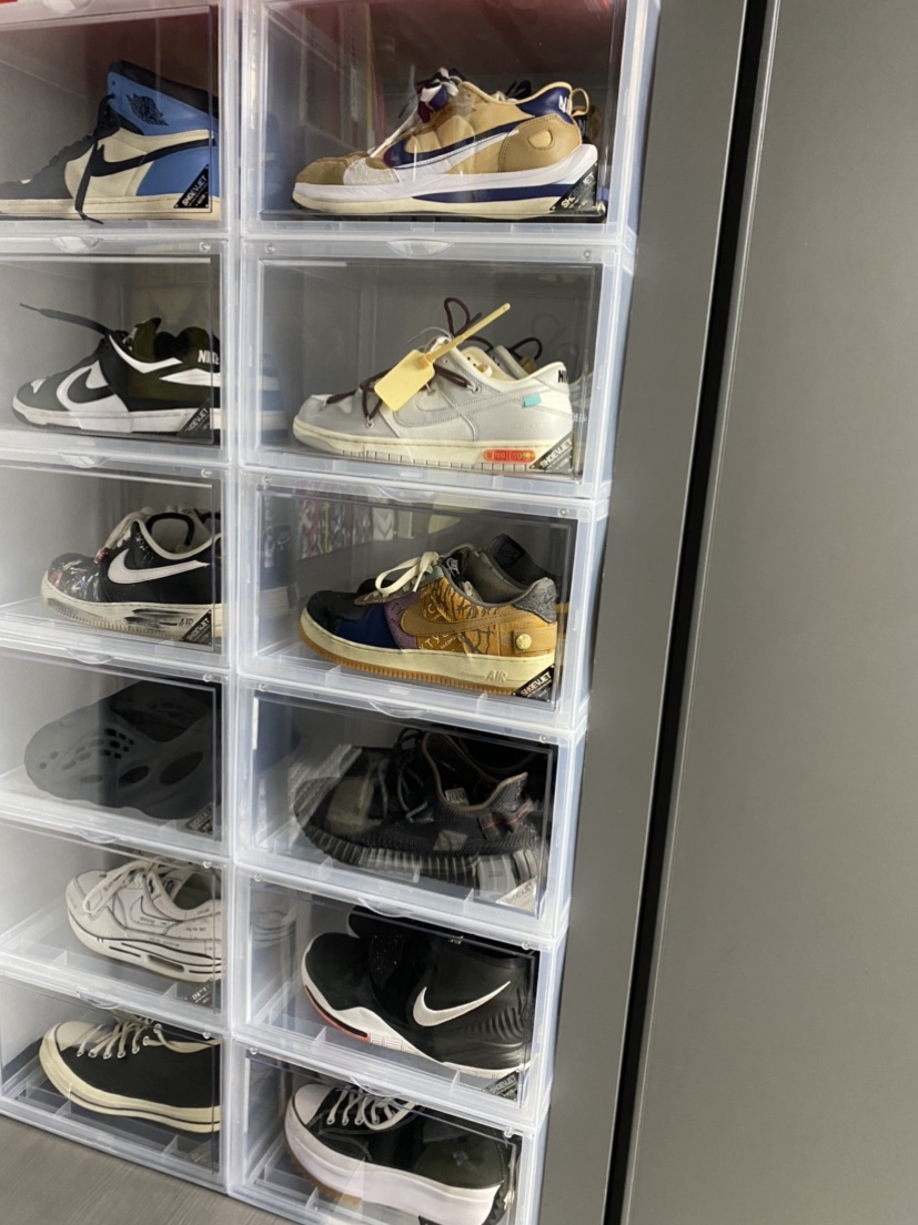 Nike x Sacai VaporWaffle Sesame and Blue Void, Jordan 1 Retro High Obsidian UNC 착용 스타일