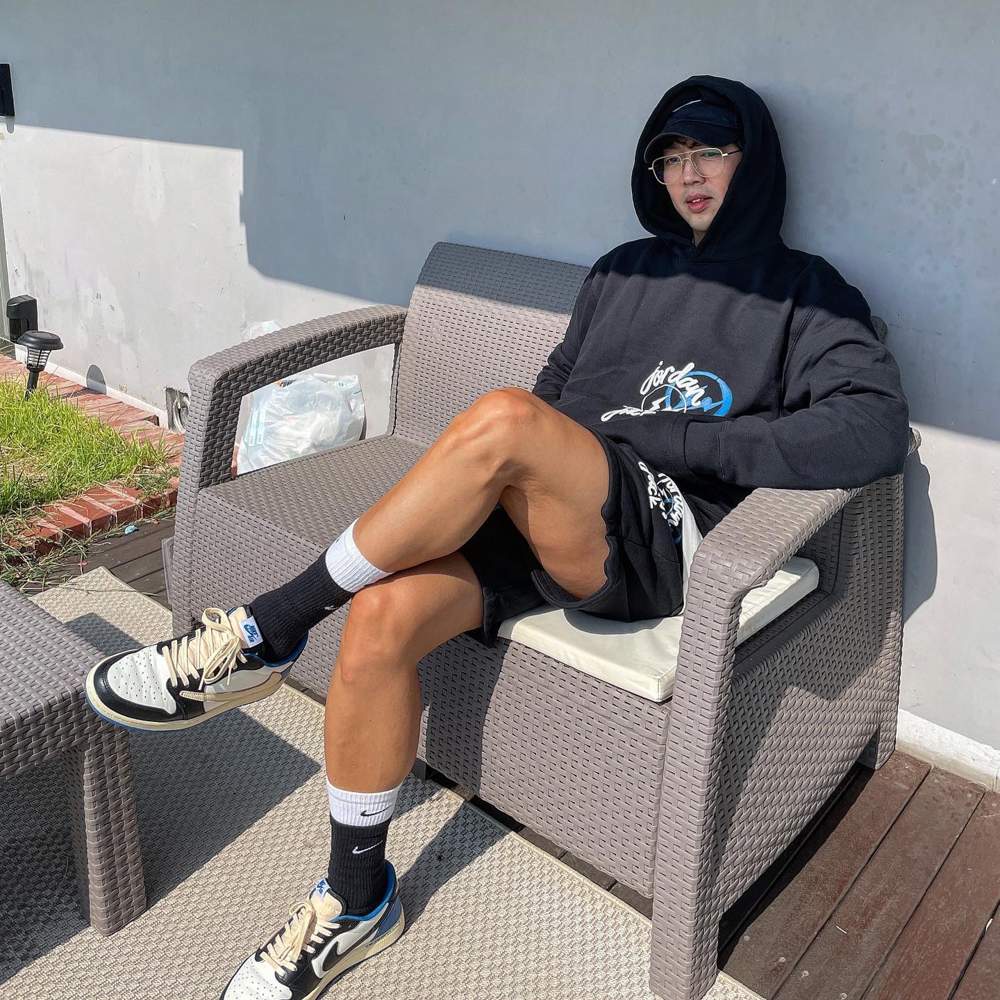 Jordan 1 x Travis Scott x Fragment Retro Low OG SP Military Blue, Jordan x Travis Scott x Fragment Hoodie Black (DJ0615-010) 착용 스타일 - 1