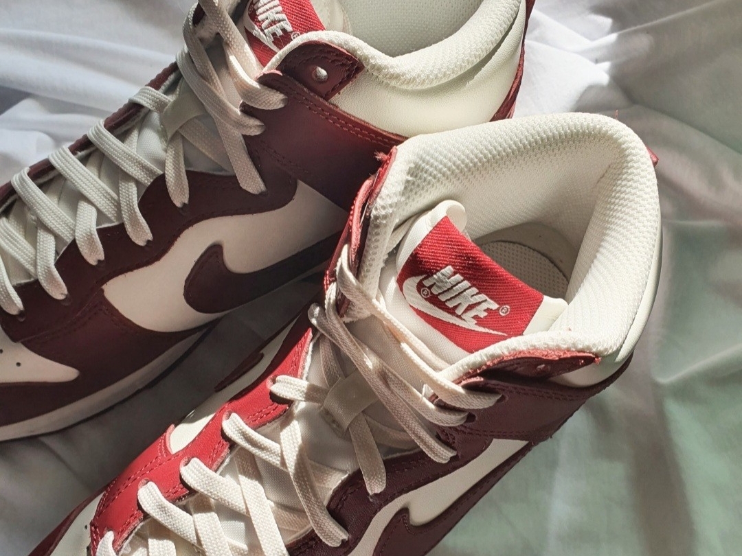 (W) Nike Dunk High Team Red 착용 스타일 - 4