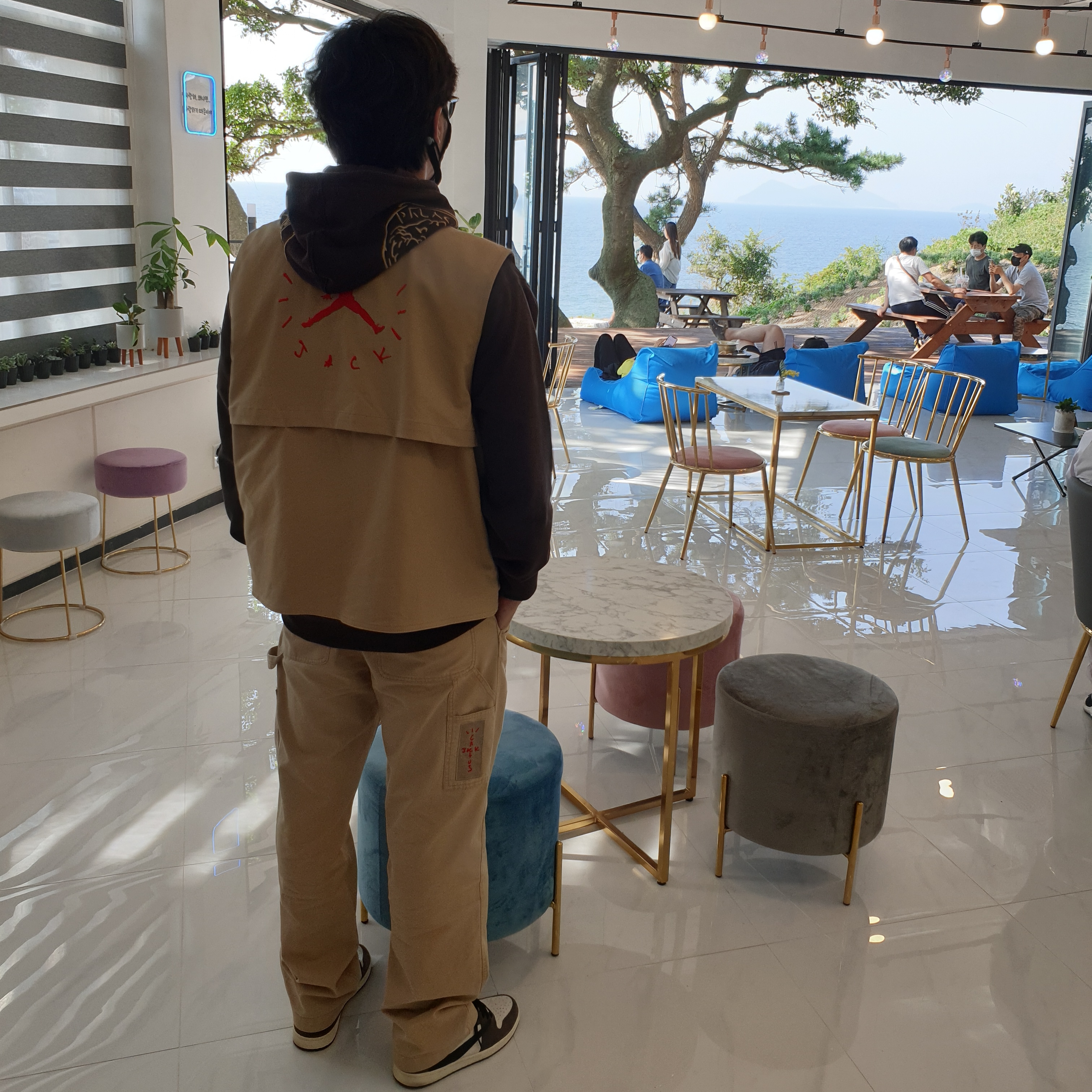 Jordan 1 x Travis Scott Retro High OG SP Mocha, Palace Tri-Archaeology Hood Black - 21SS 착용 스타일 - 1