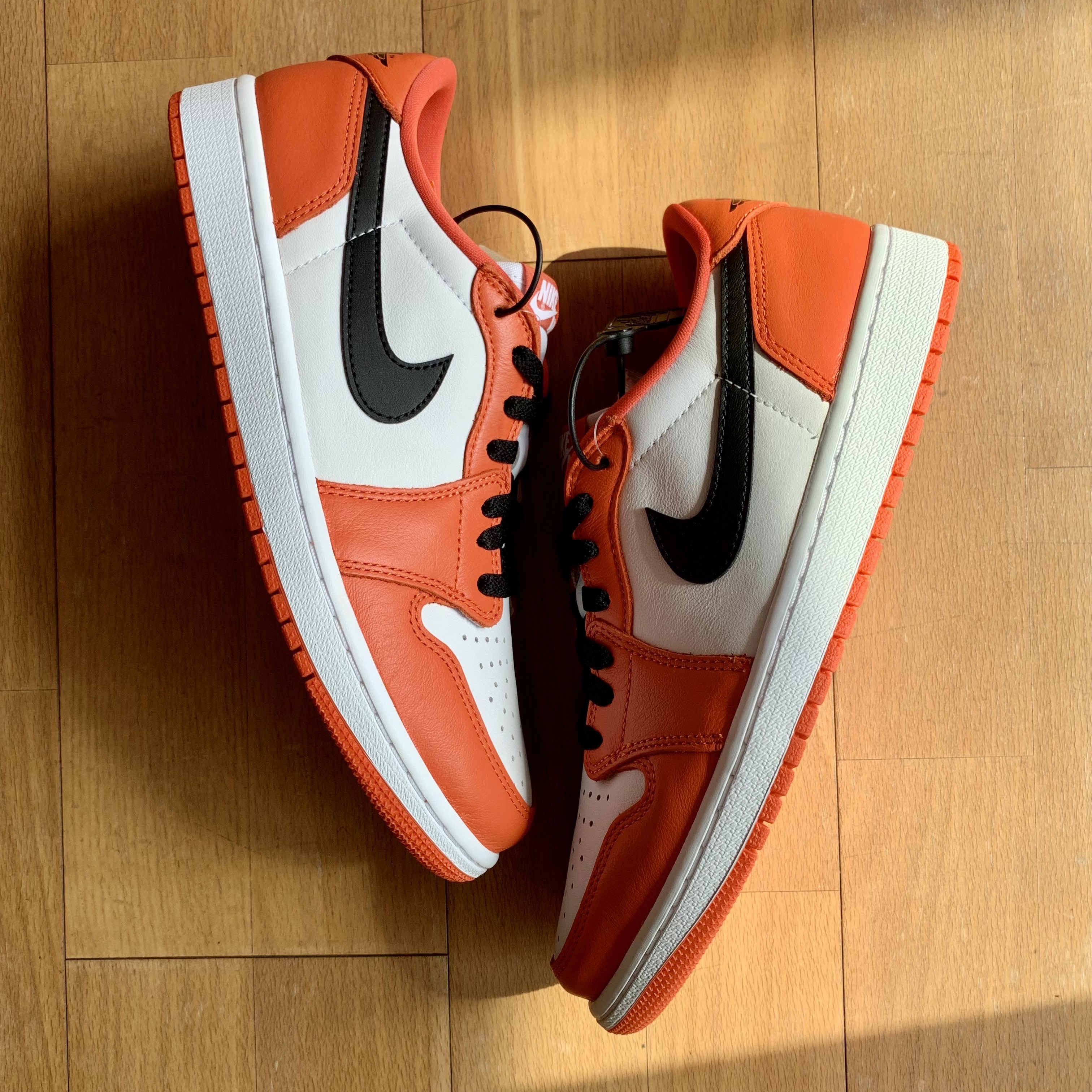 Jordan 1 Low OG Starfish, Jordan 1 x Travis Scott x Fragment Retro Low OG SP Military Blue 착용 스타일 - 1