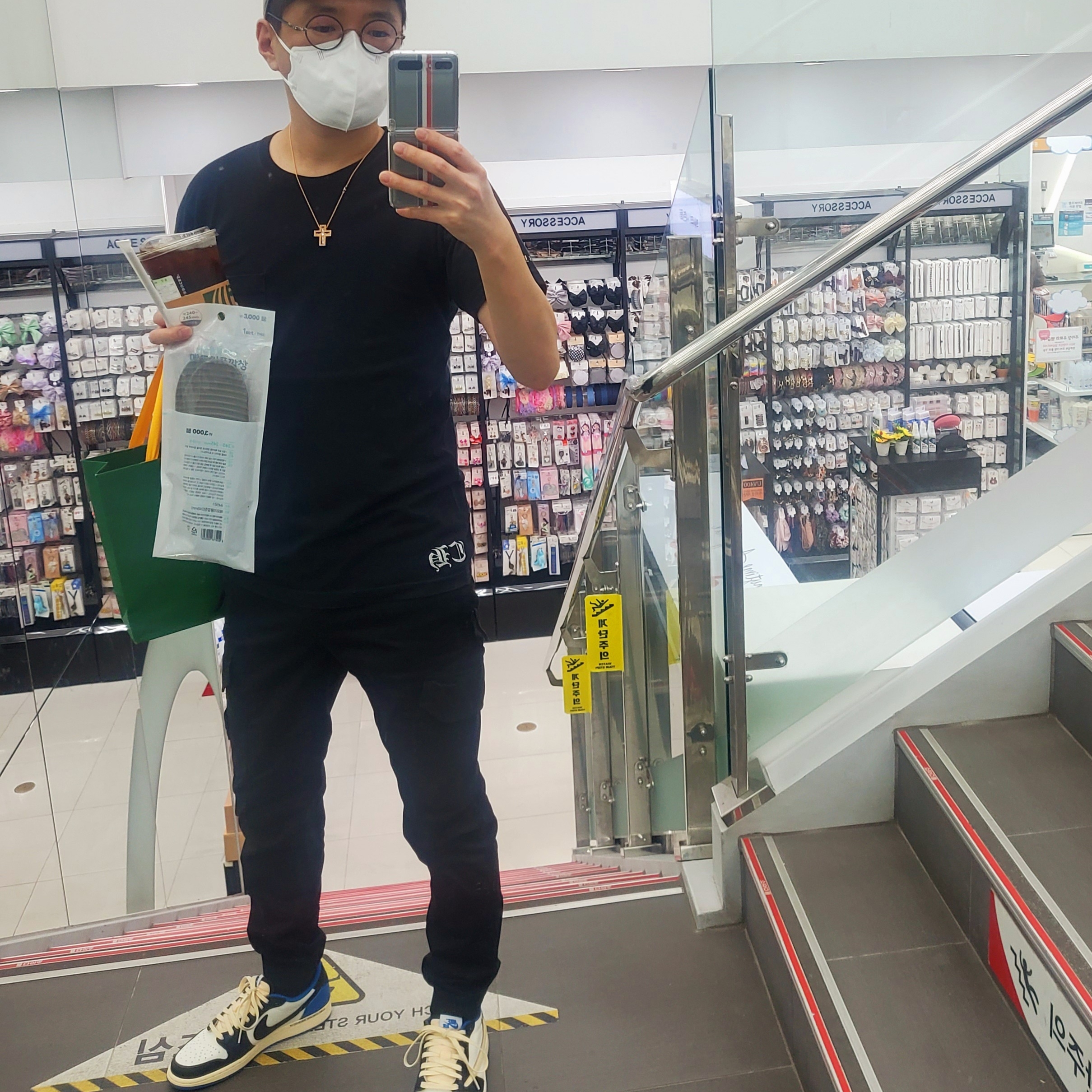 Jordan 1 x Travis Scott x Fragment Retro Low OG SP Military Blue 착용 스타일
