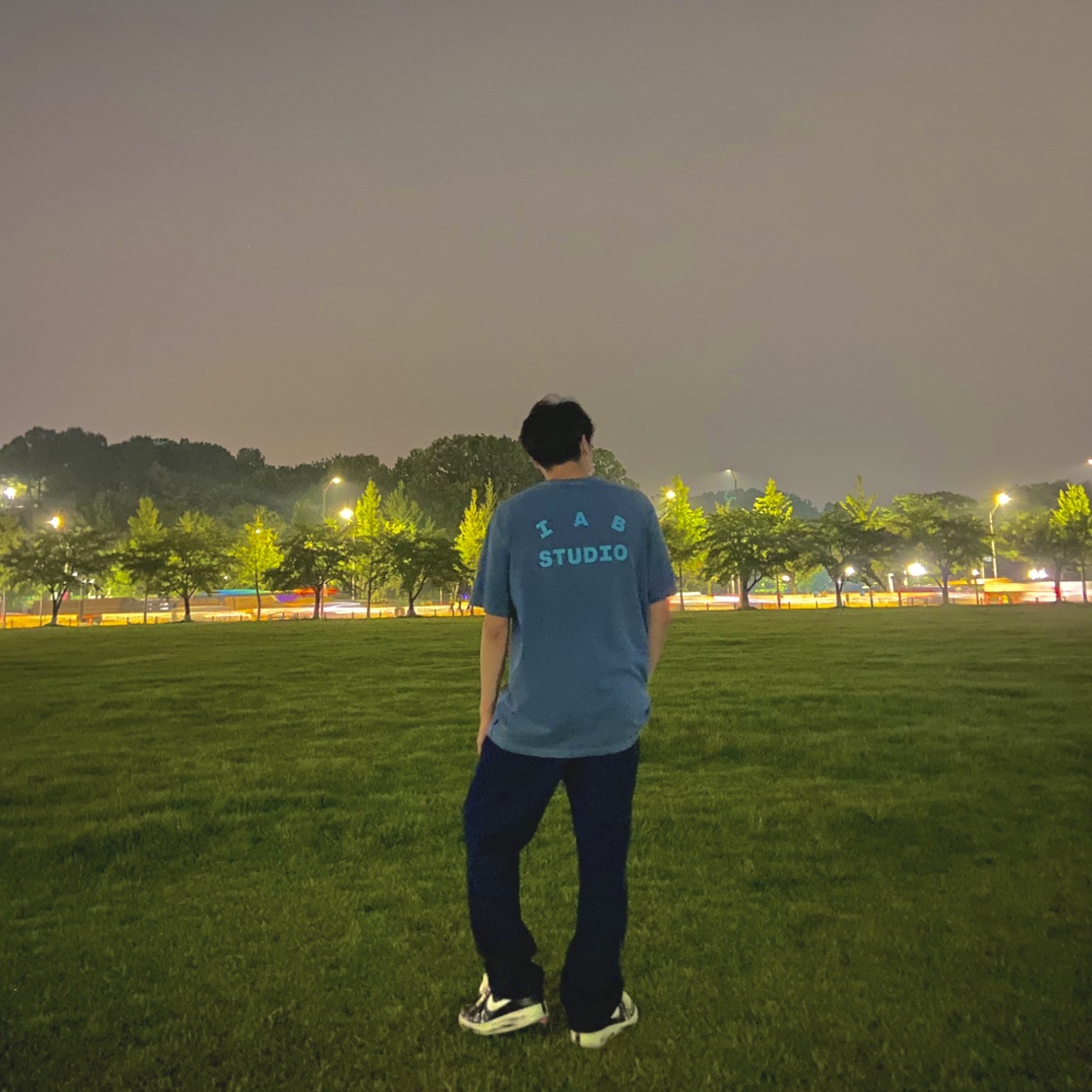 IAB Studio Pigment T-Shirt Blue, Nike x Peaceminusone Air Force 1 Low Para-Noise 착용 스타일 - 2
