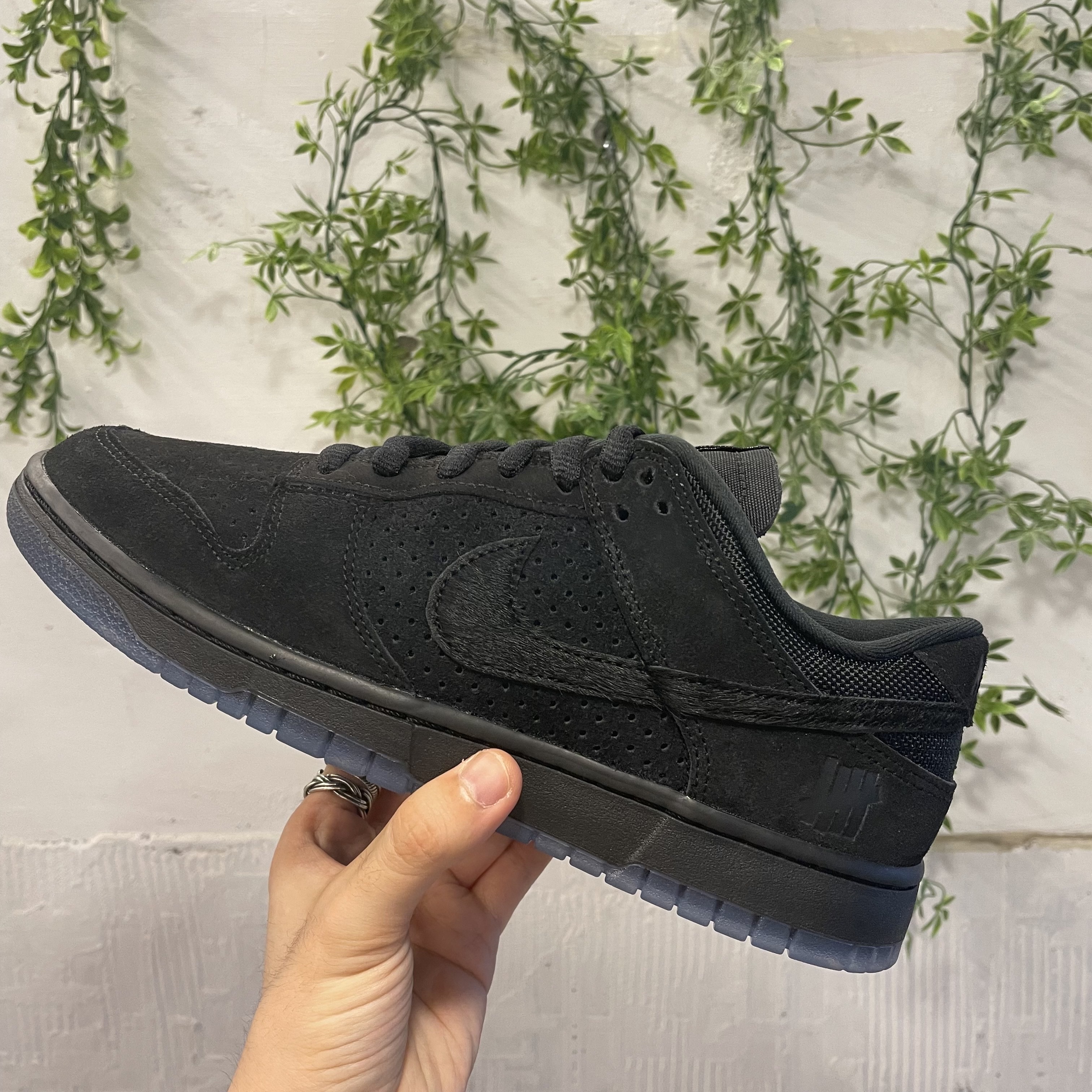 Nike x Undefeated Dunk Low SP 5 On It Black 착용 스타일 - 3