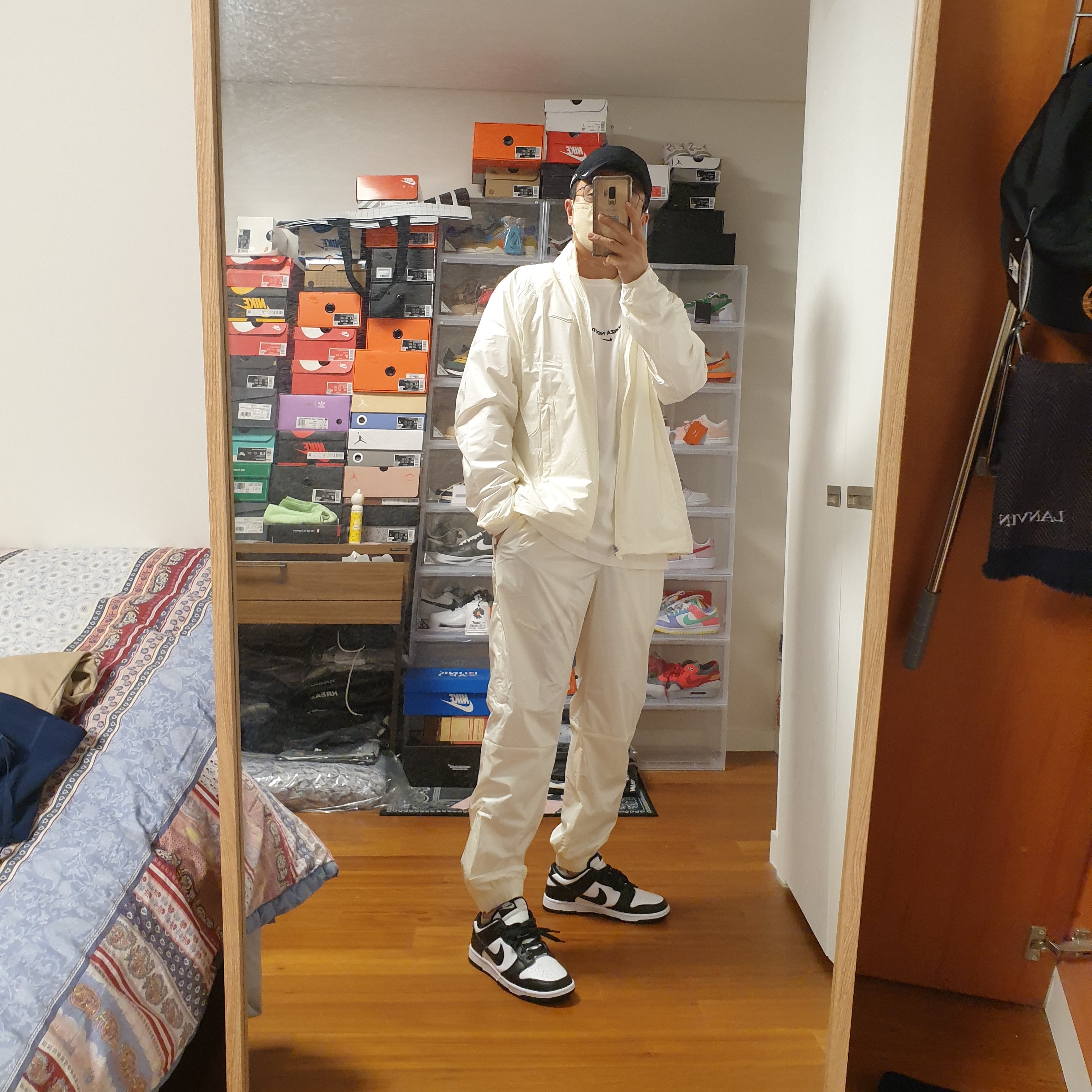 Nike x Drake Nocta Golf Track Jacket Sail - US/EU, Nike x Drake Nocta Golf Cap Black 착용 스타일 - 1