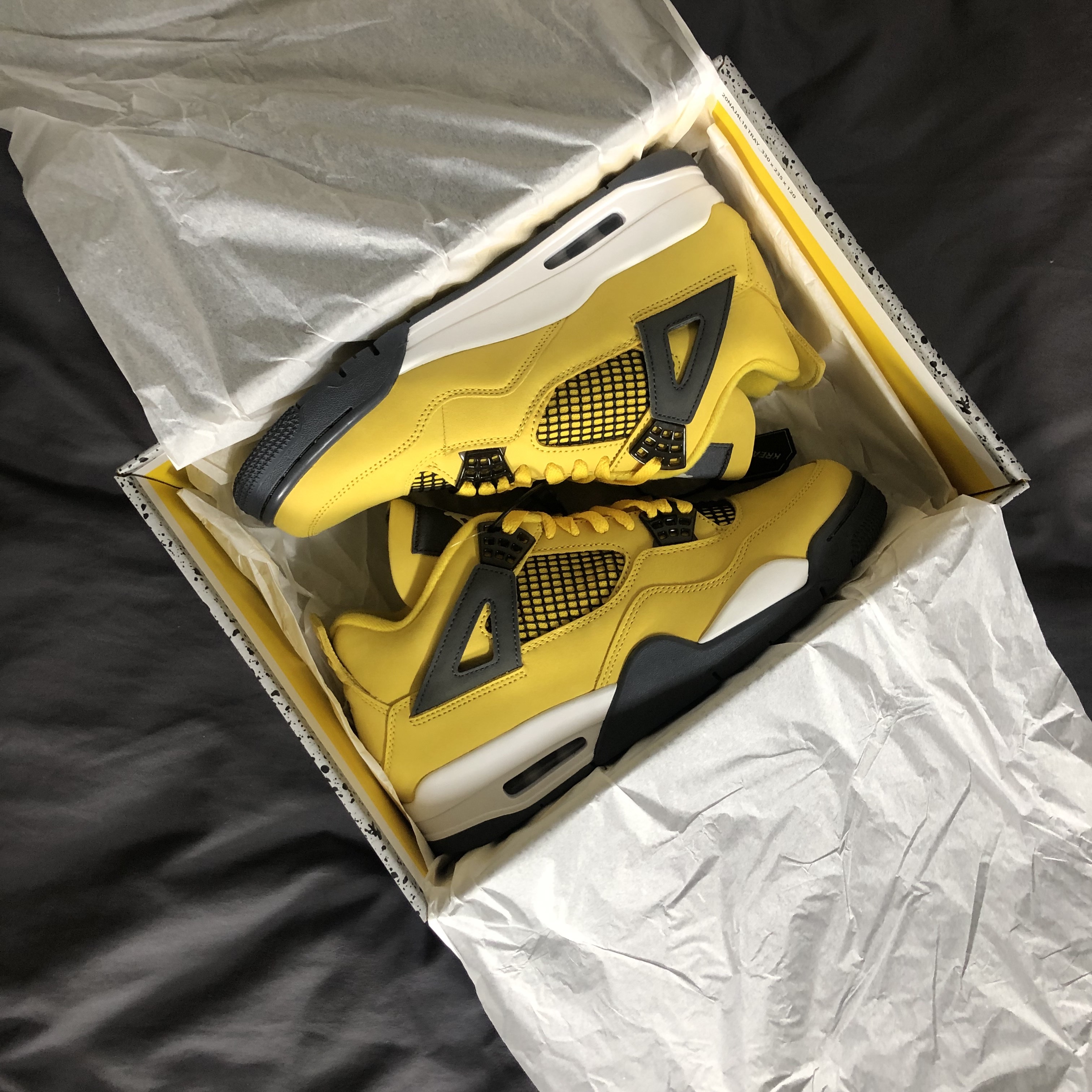 Jordan 4 Retro Tour Yellow 착용 스타일