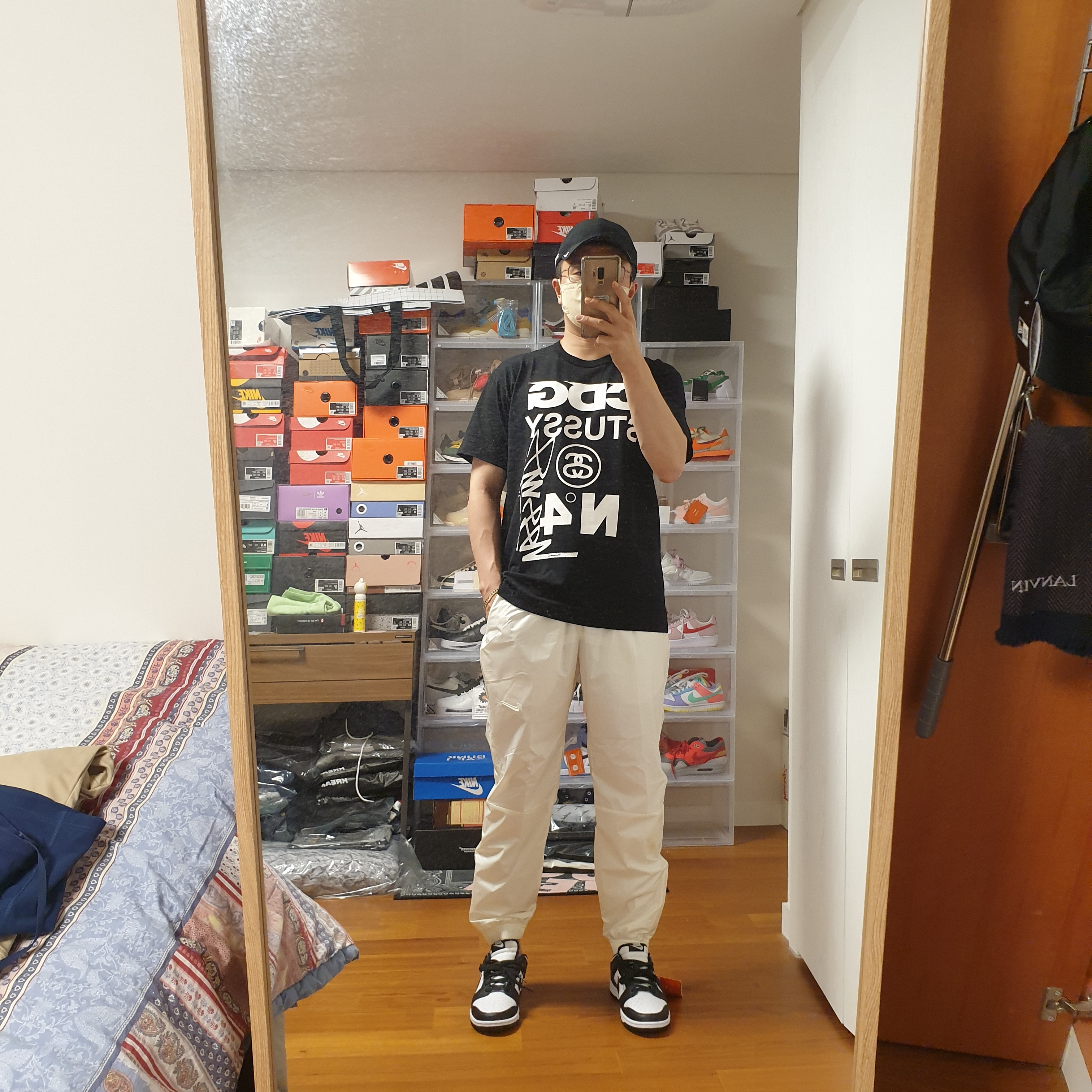 CDG x Stussy T-Shirt Black, Nike x Drake Nocta Golf Pants Sail - Asia 착용 스타일 - 2