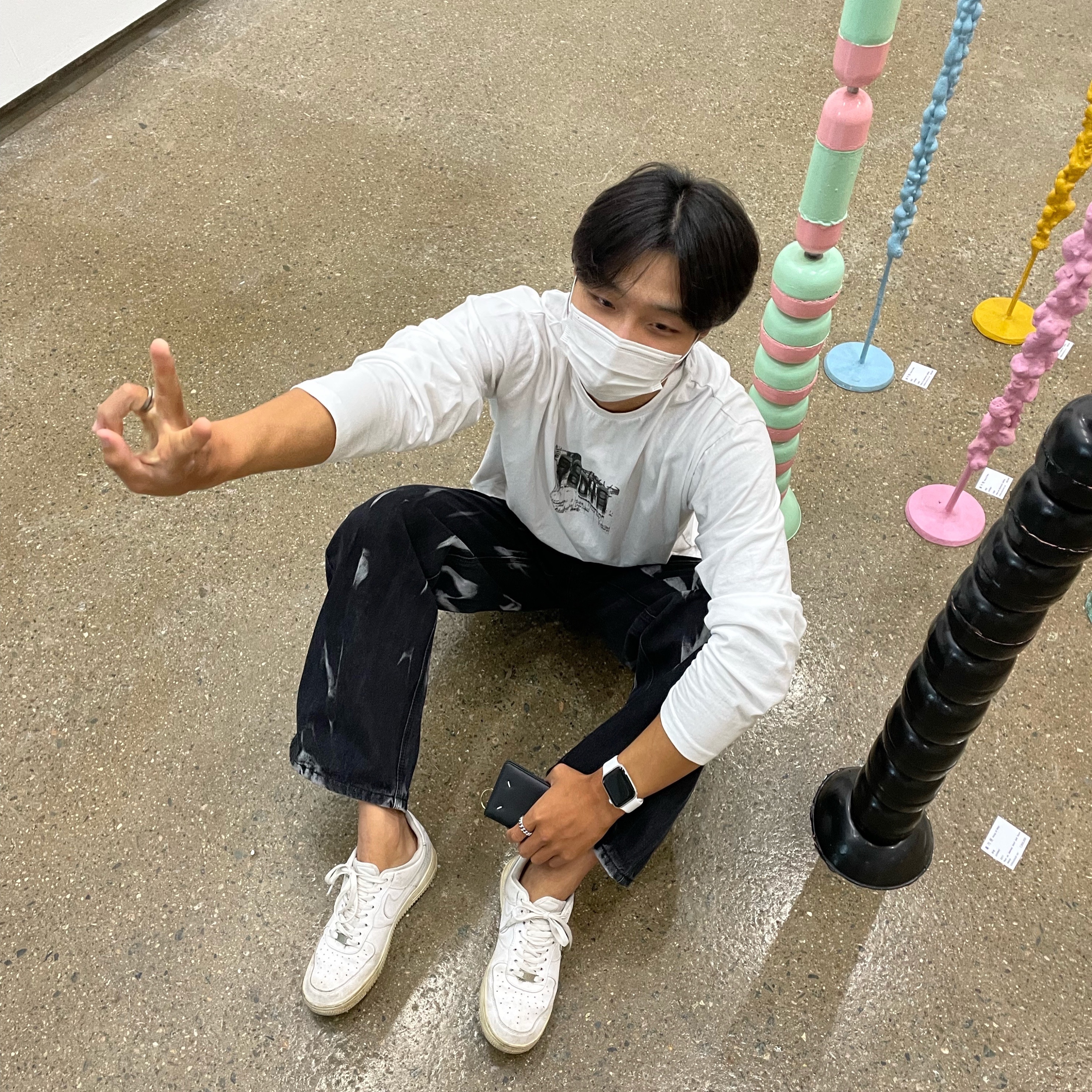 Maison Margiela Keyring Calfskin Wallet Black, Nike Air Force 1 '07 Low White 착용 스타일