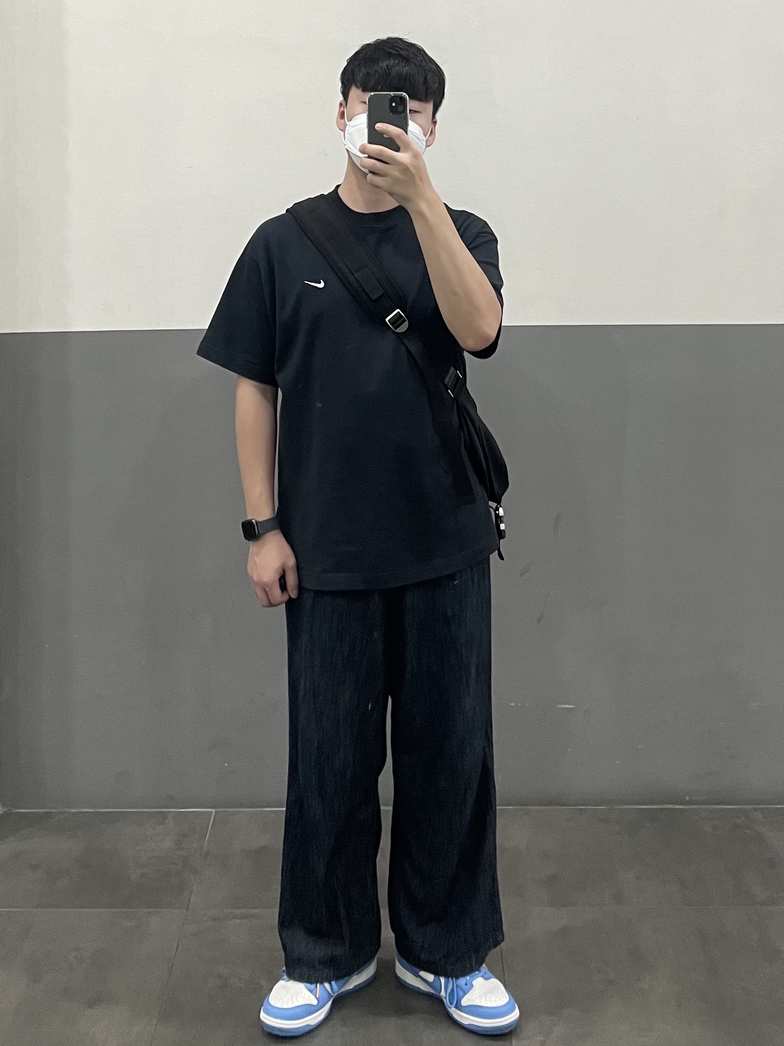 (W) Nike Dunk Low Coast, Nike NRG Solo Swoosh T-Shirt Black - US/EU 착용 스타일