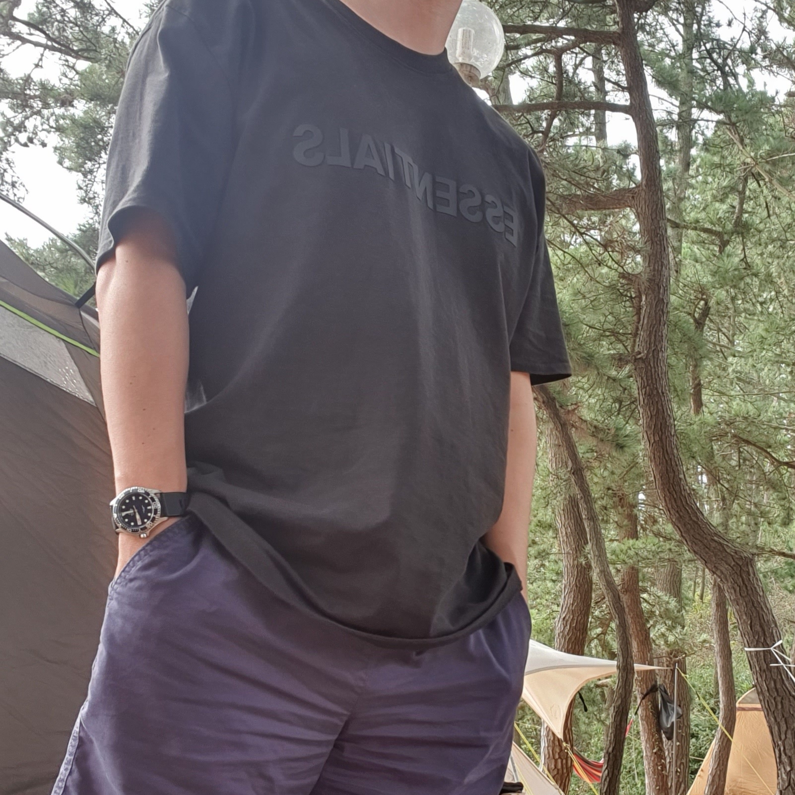 Essentials 3D Silicon Applique Boxy T-Shirt Dark Slate/Black 2020 착용 스타일