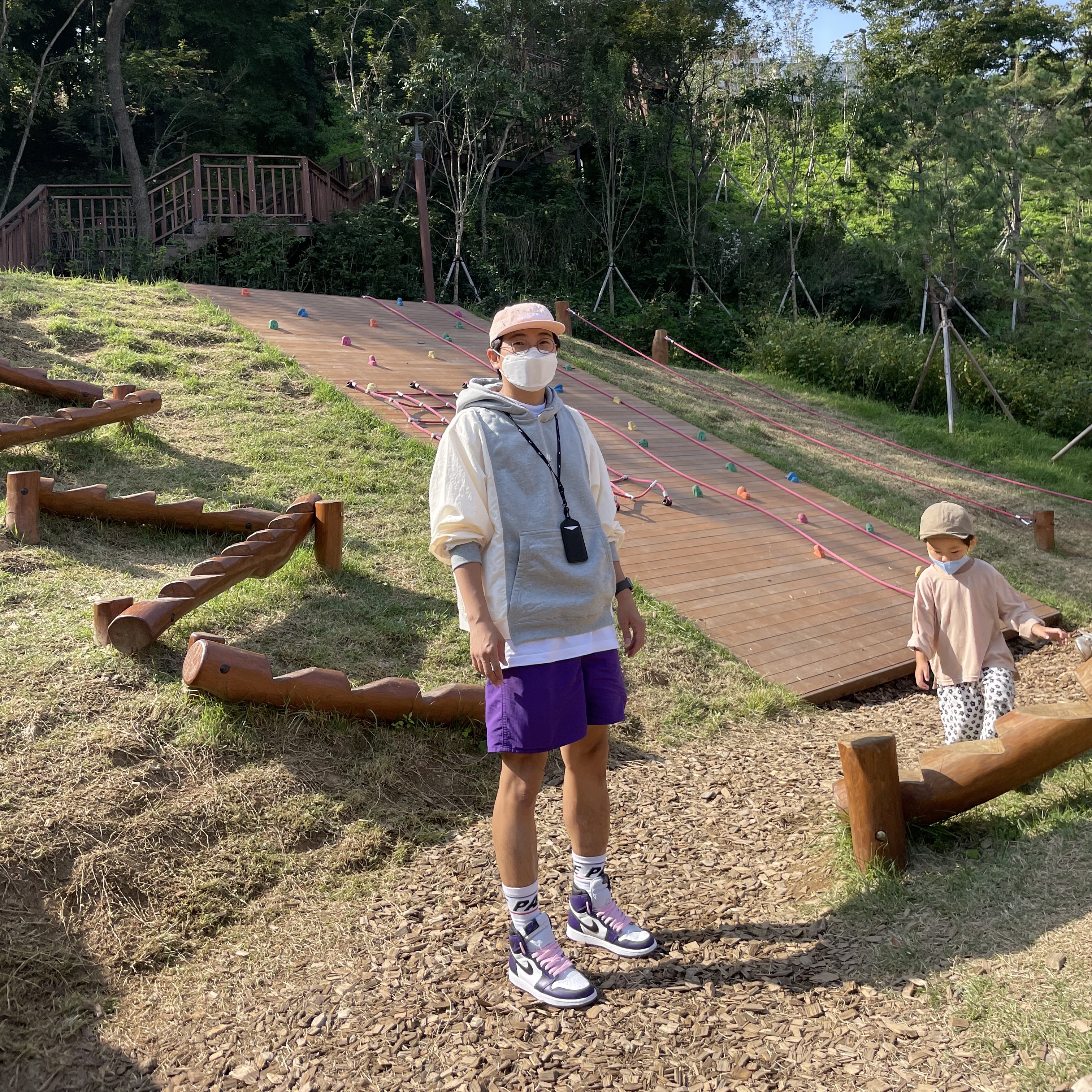 Jordan 1 Retro High OG Court Purple 2020, Nike NSW Hoodie BRS Dark Grey Heather 착용 스타일 - 1