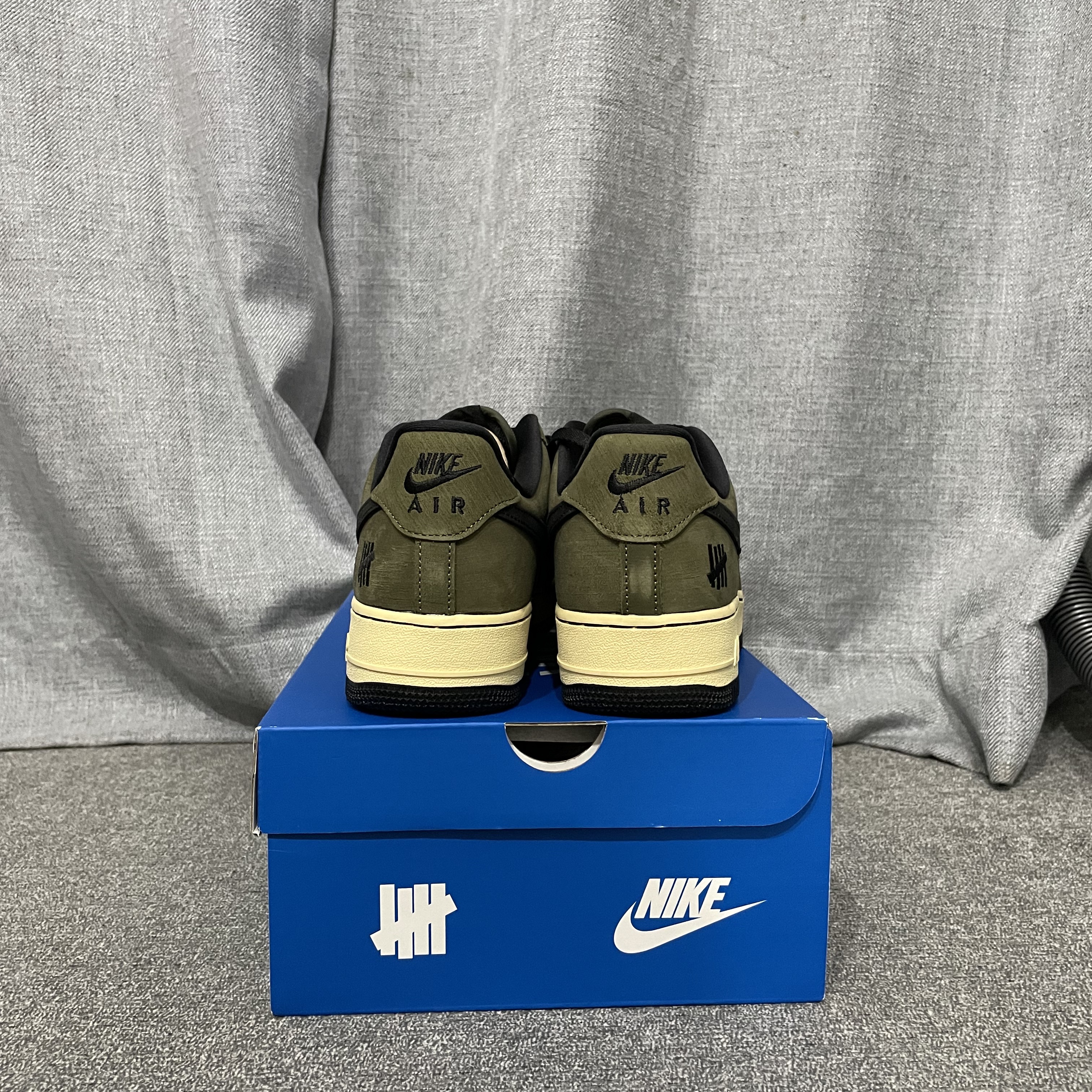 Nike x Undefeated Air Force 1 Low SP Ballistic 착용 스타일 - 3
