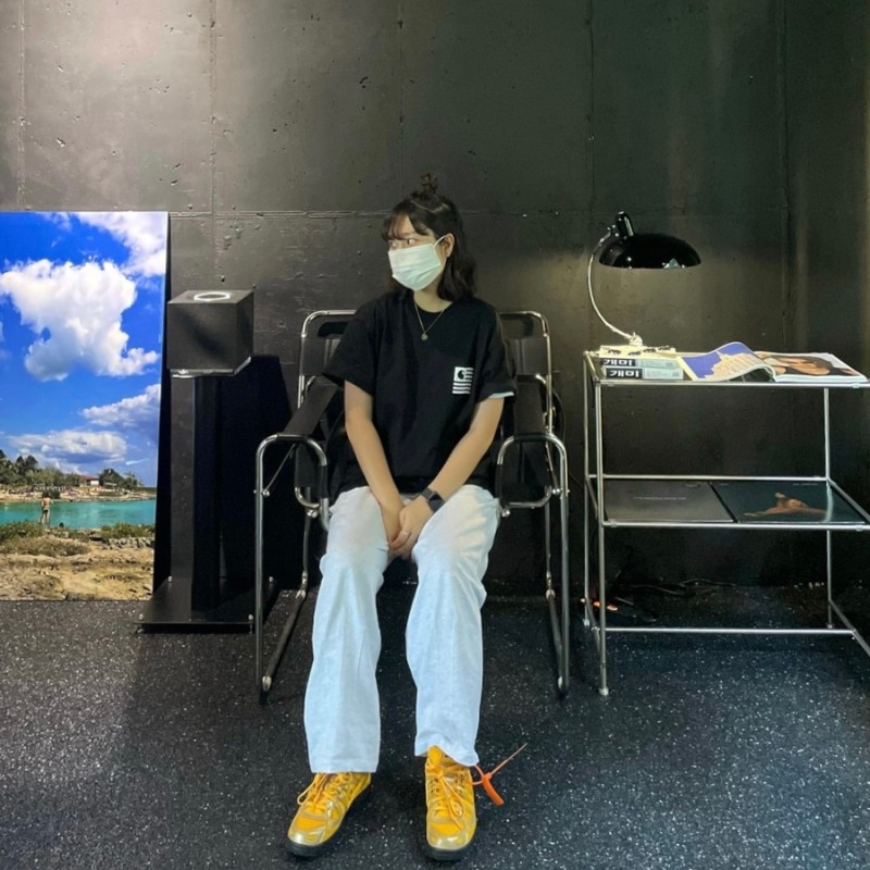 Nike x Off-White Air Rubber Dunk University Gold 착용 스타일
