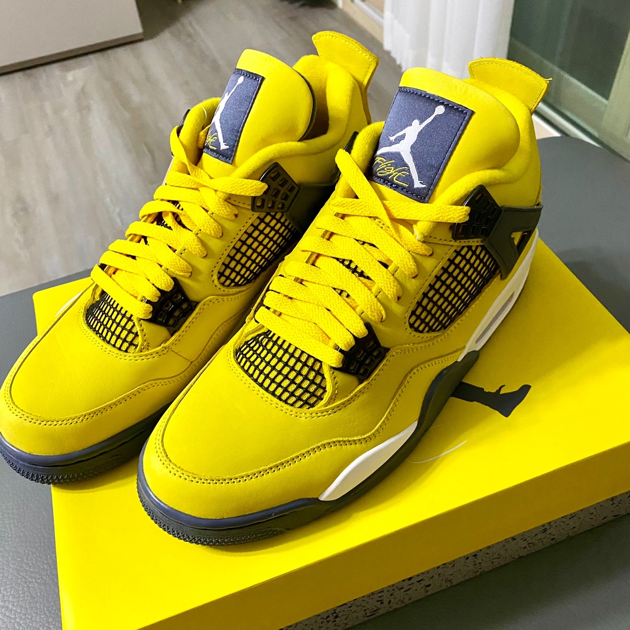 Jordan 4 Retro Tour Yellow 착용 스타일