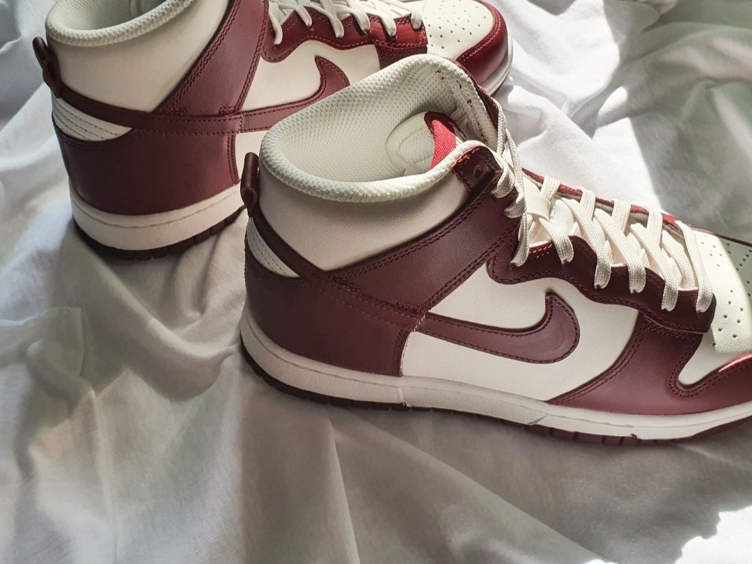 (W) Nike Dunk High Team Red 착용 스타일 - 1