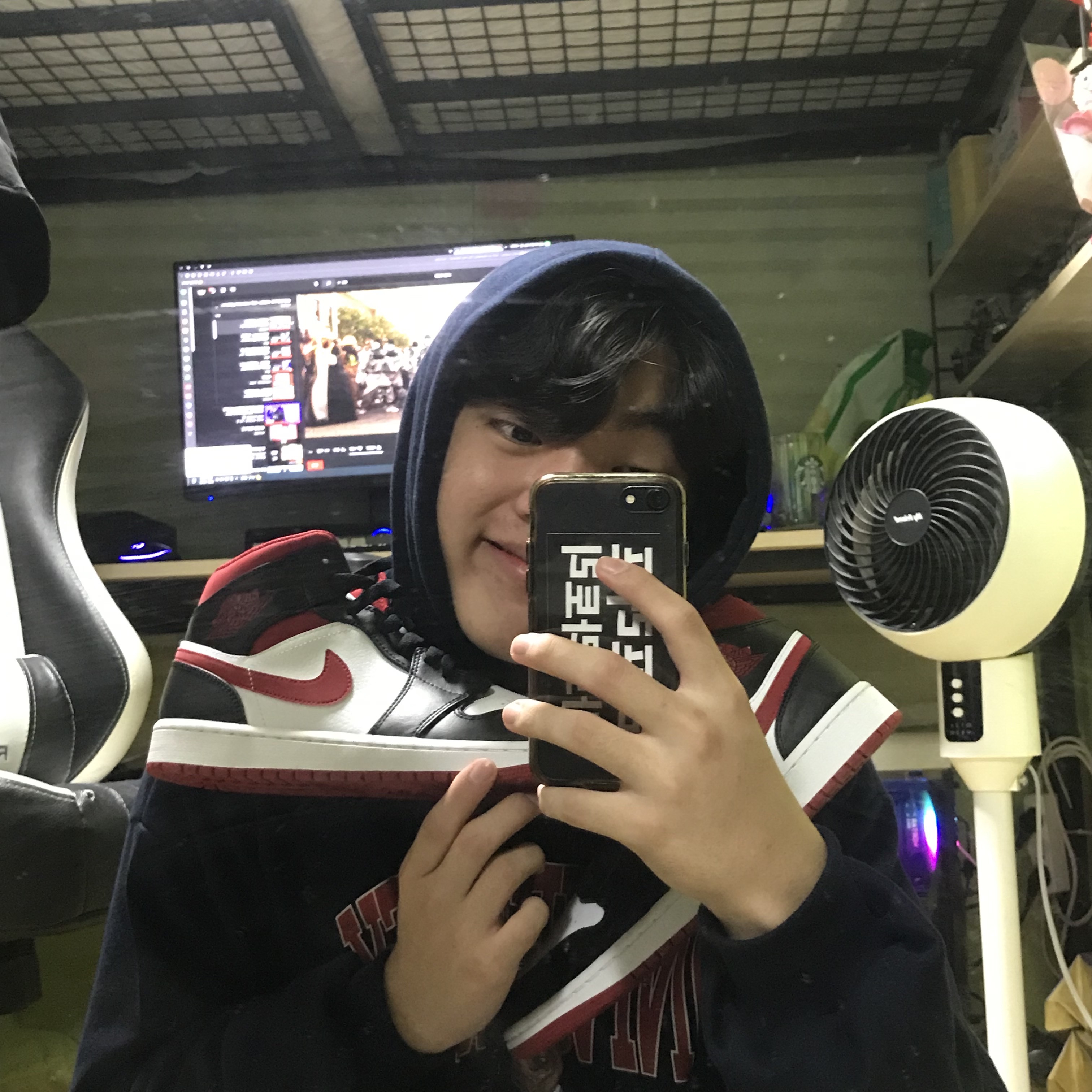Jordan 1 Mid Gym Red Black White 착용 스타일 - 2
