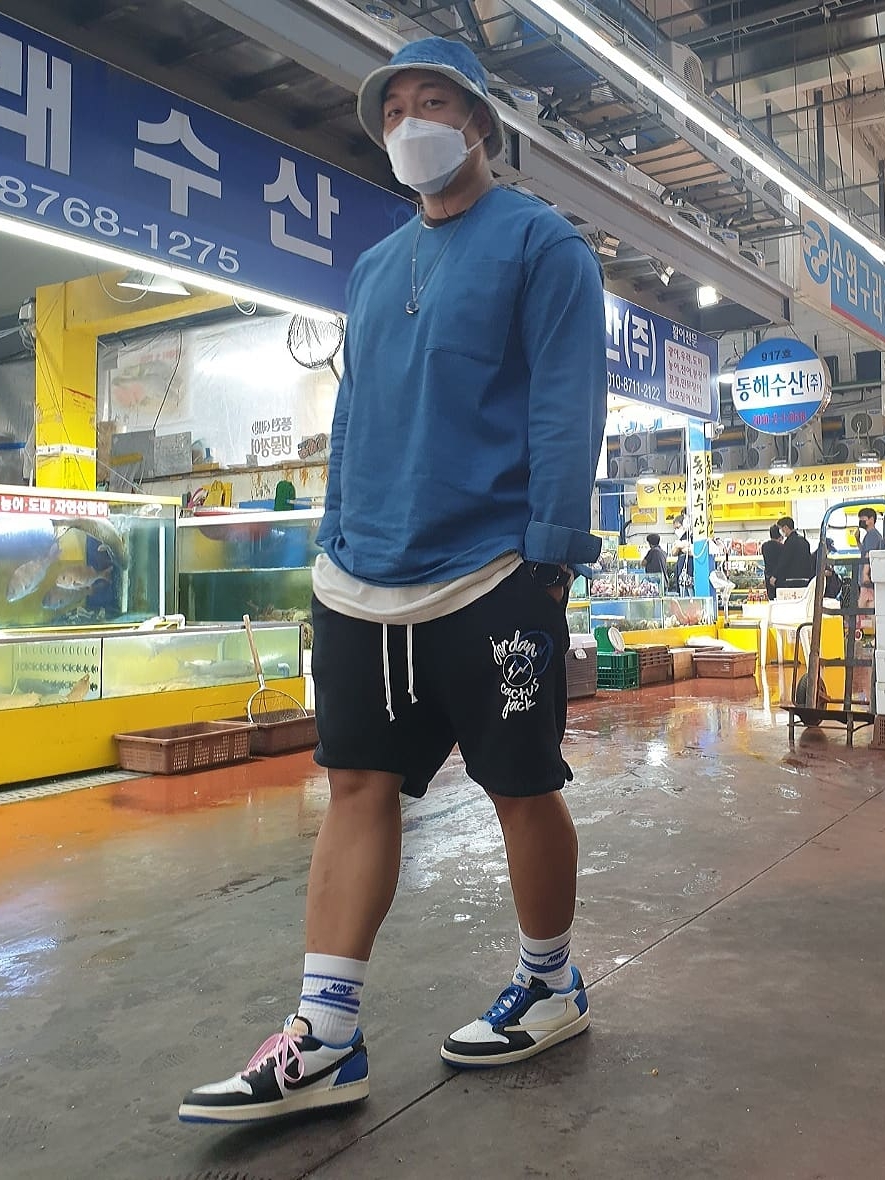 Jordan 1 x Travis Scott x Fragment Retro Low OG SP Military Blue, Jordan x Travis Scott x Fragment Shorts Black (DJ0617-010) 착용 스타일 - 2
