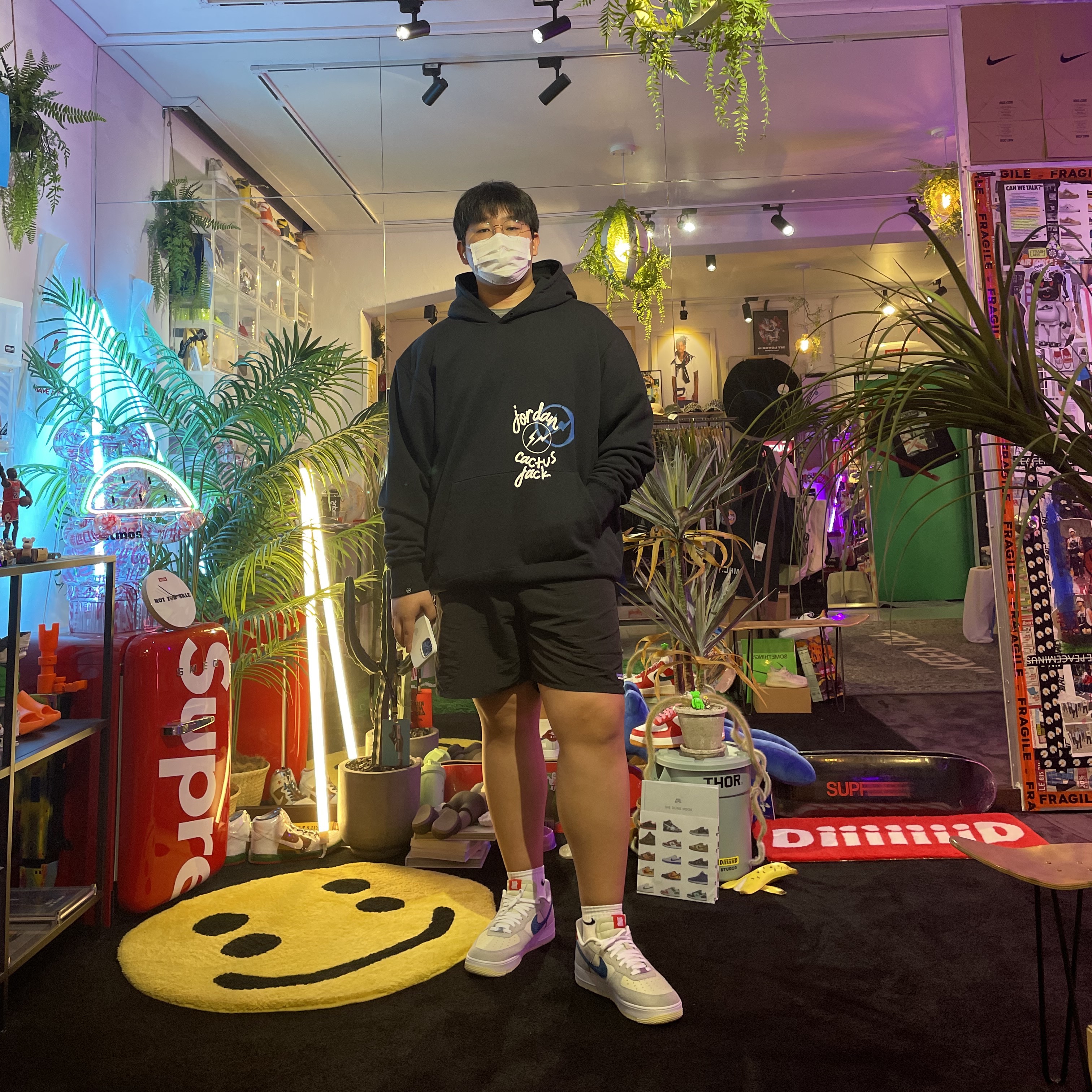 Jordan x Travis Scott x Fragment Hoodie Black (DJ0615-010), Nike x Undefeated Air Force 1 Low SP 5 On It 착용 스타일