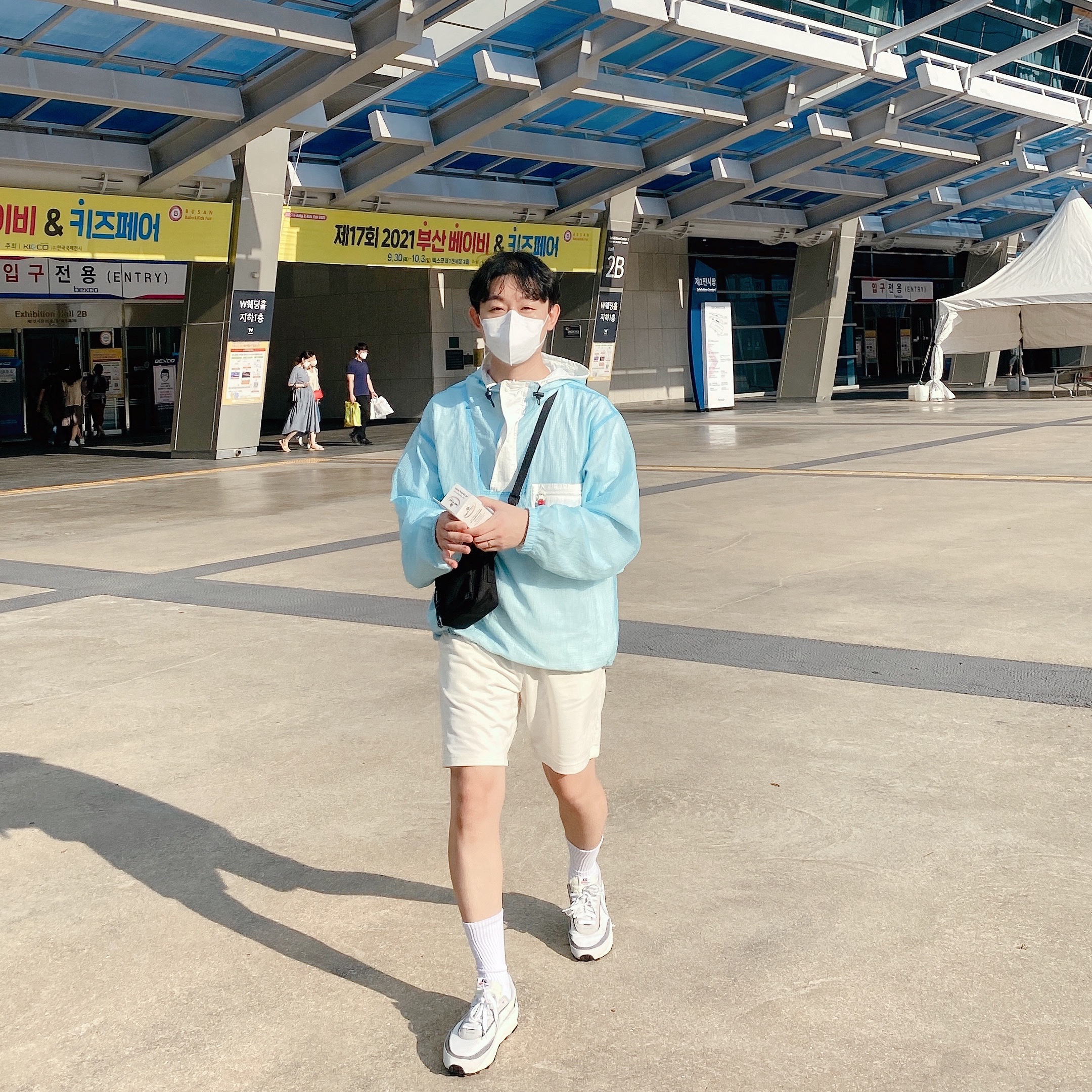 Nike x Sacai LDWaffle Summit White, Supreme x Nike Jewel Reversible Ripstop Anorak White - 20FW 착용 스타일 - 2