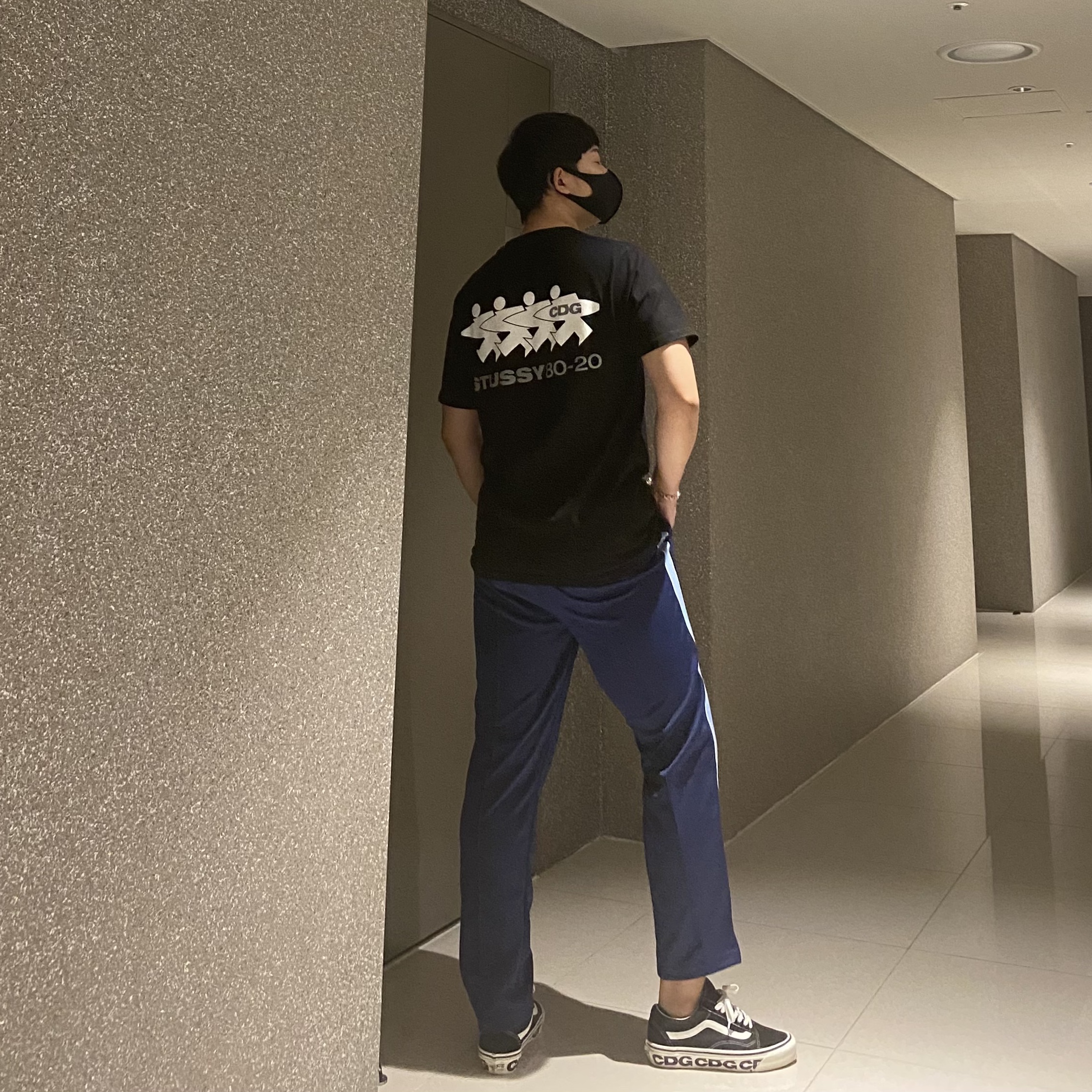 Stussy x CDG Surfman T-Shirt Black, IAB Studio Track Pants Navy - 21SS 착용 스타일 - 2
