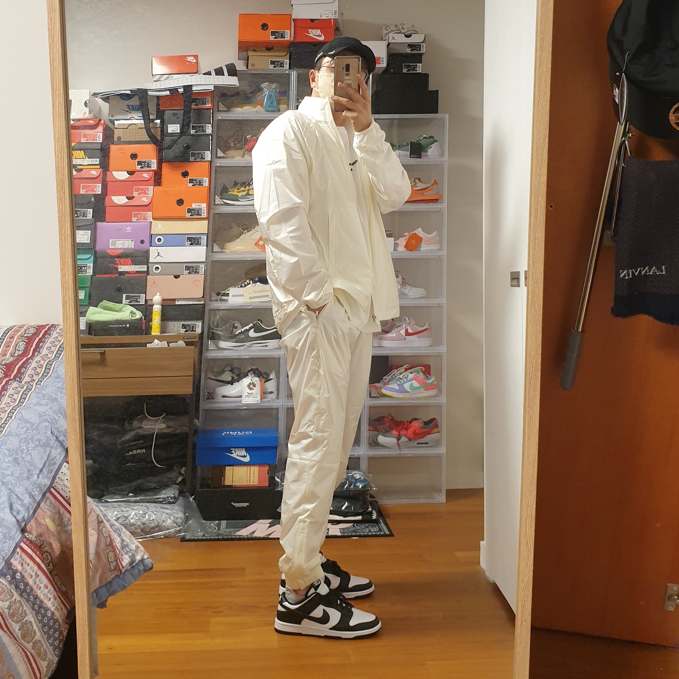 Nike x Drake Nocta Golf Track Jacket Sail - US/EU, Nike x Drake Nocta Golf Cap Black 착용 스타일 - 3