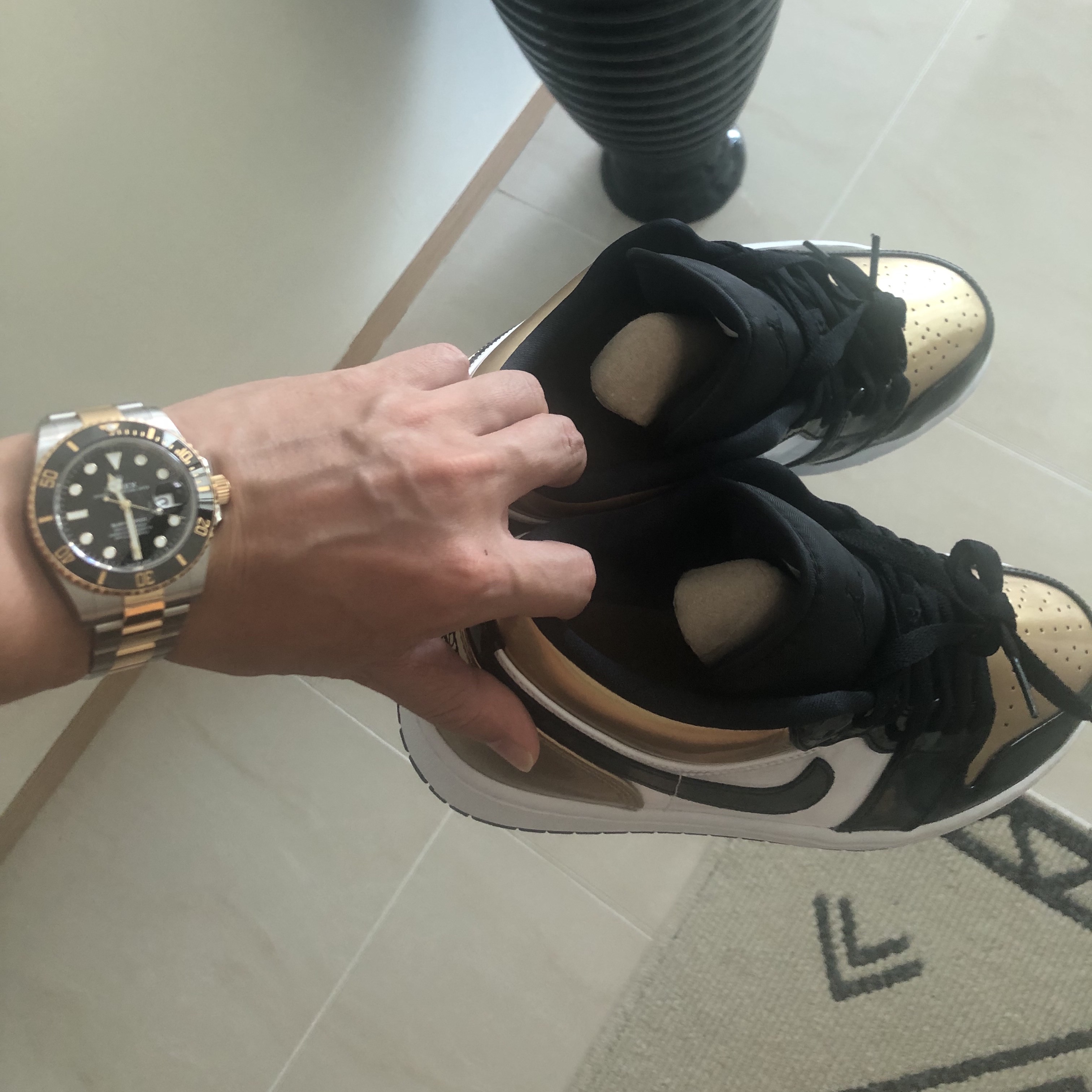 Jordan 1 Low Gold Toe, Rolex Submariner Date 40mm 116613LN Black Oyster 착용 스타일