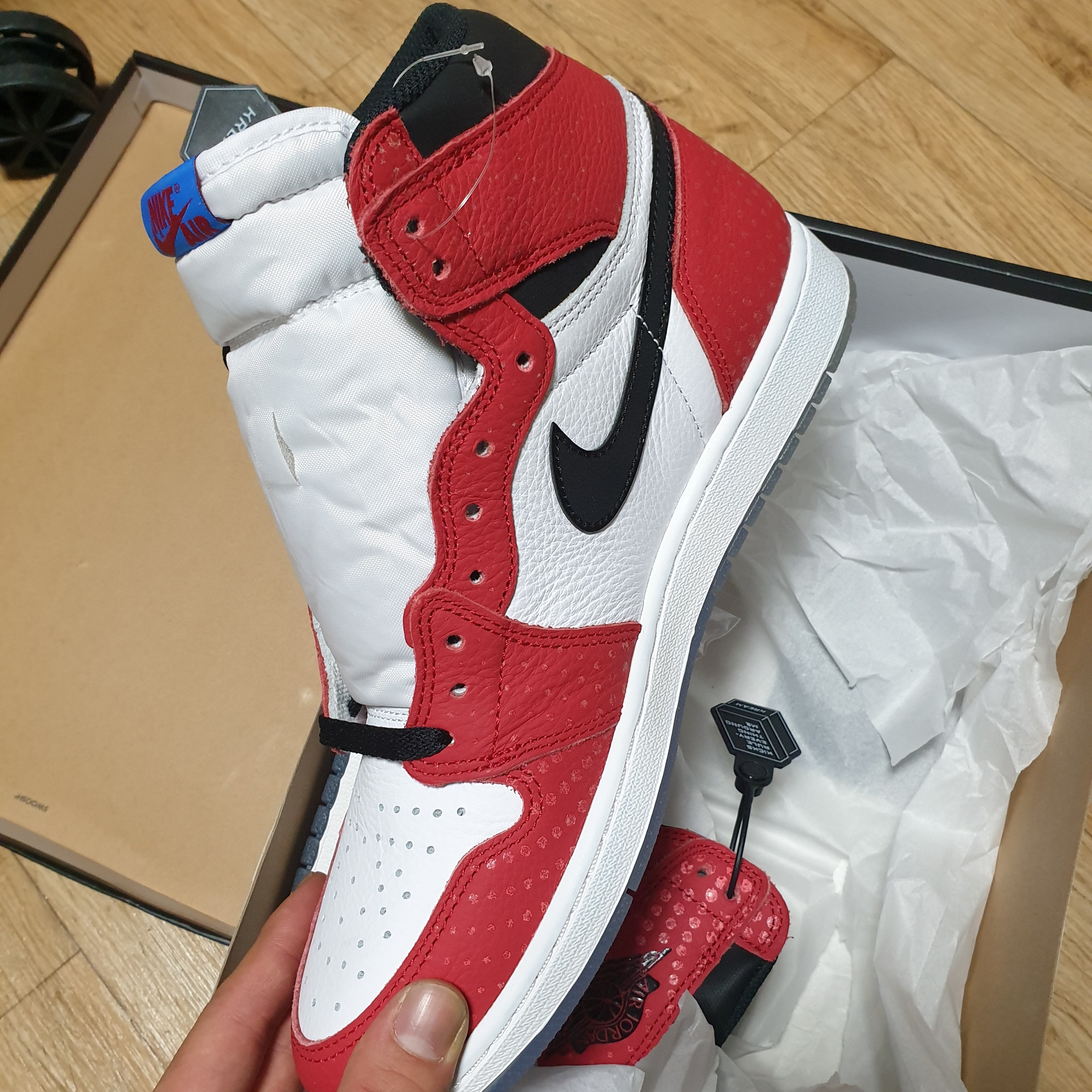 Jordan 1 Retro High Spider-Man Origin Story 착용 스타일 - 5