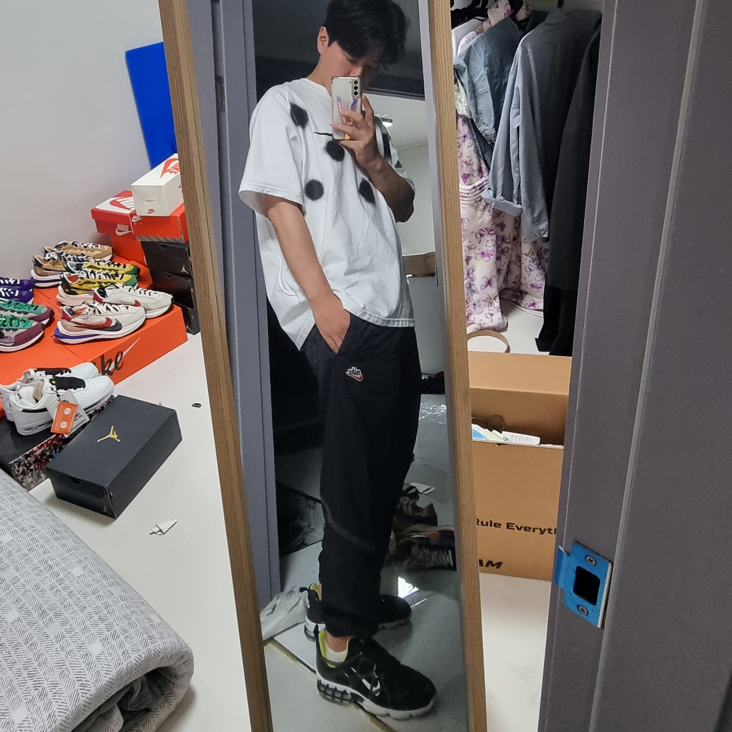 Nike x Stussy Air Zoom Spiridon Kukini Black, Nike x Off-White NRG Short Sleeve T-Shirt White 착용 스타일
