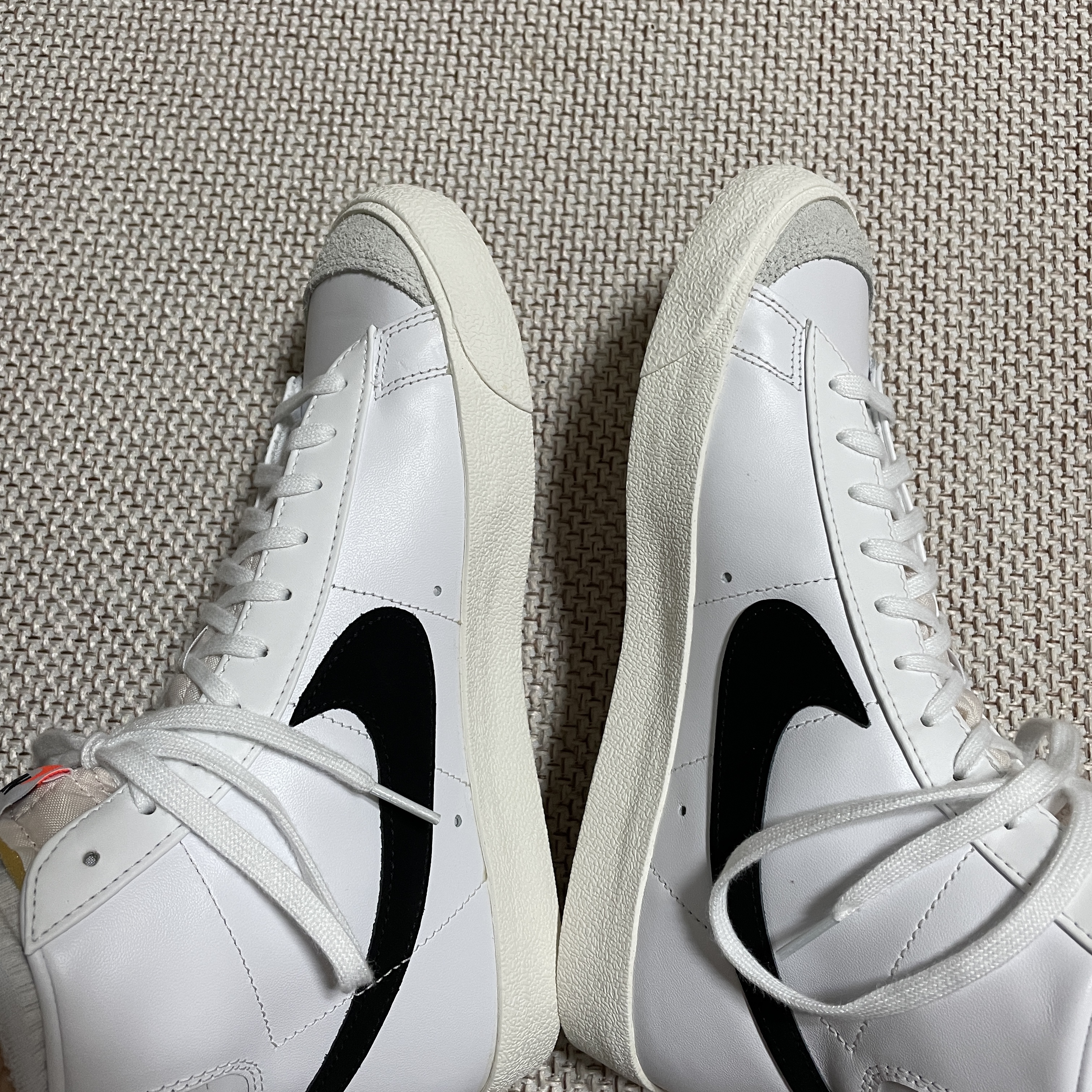 (W) Nike Blazer Mid '77 Vintage White Black 착용 스타일