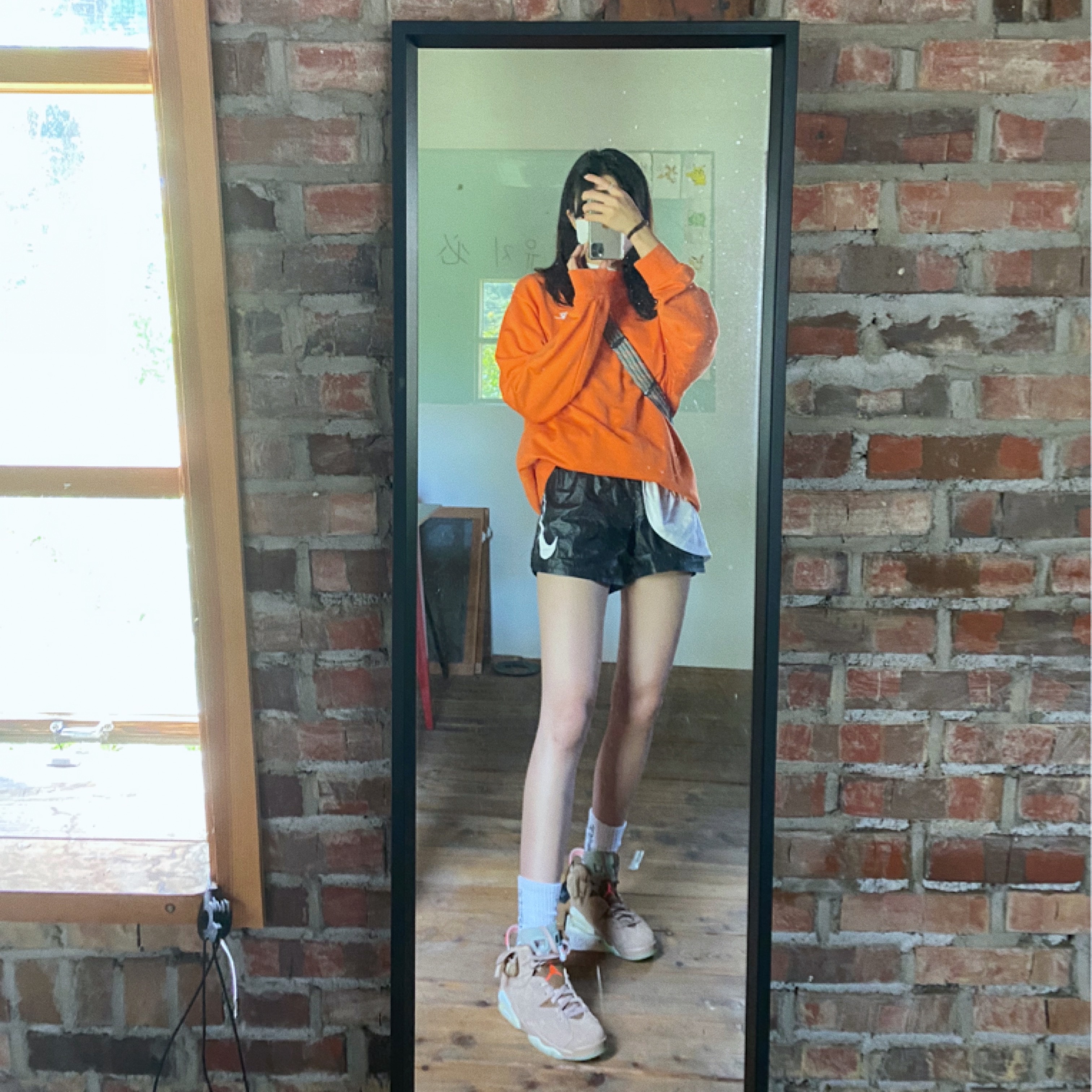 Jordan 6 x Travis Scott Retro SP British Khaki 착용 스타일 - 3