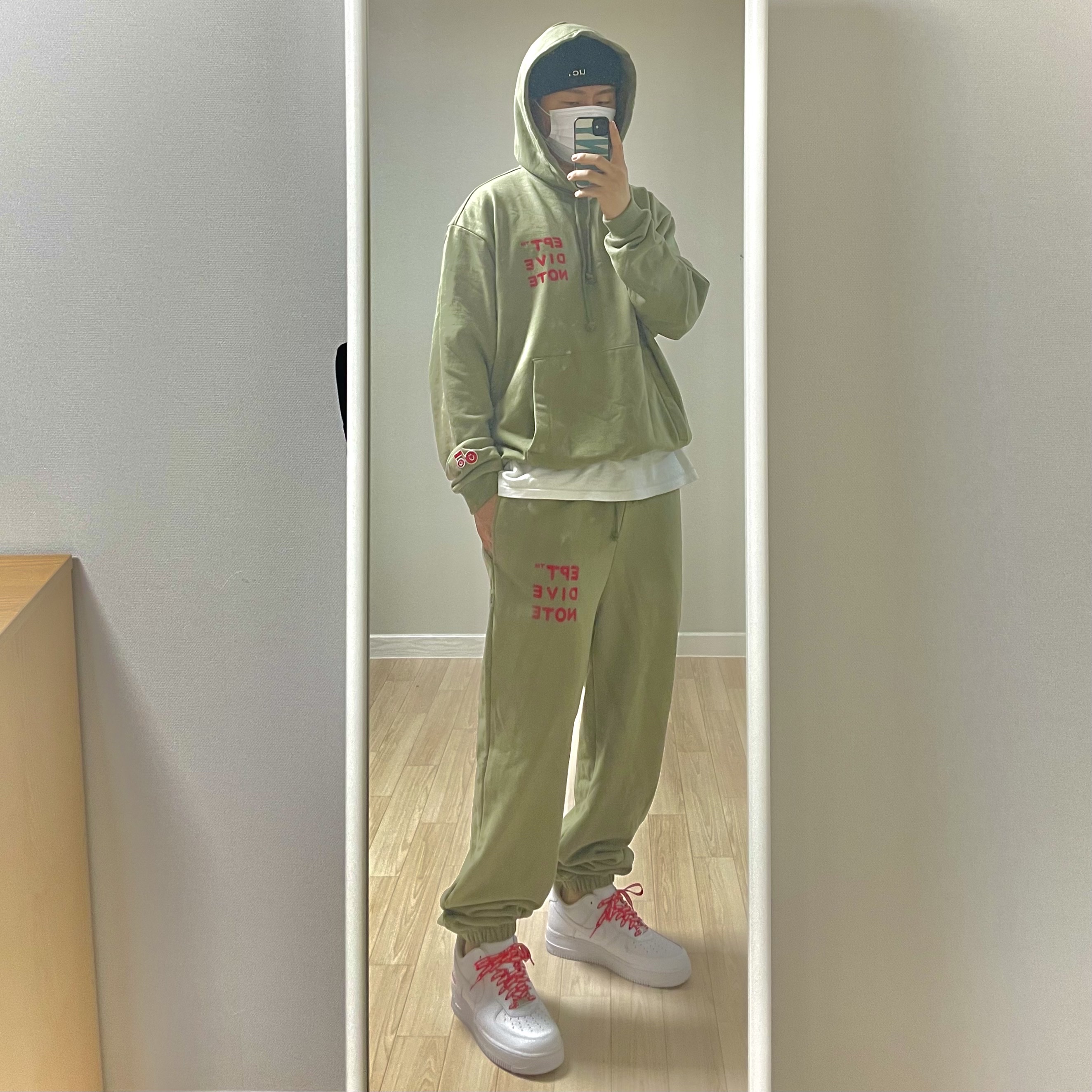 Nike x Supreme Air Force 1 Low White 착용 스타일