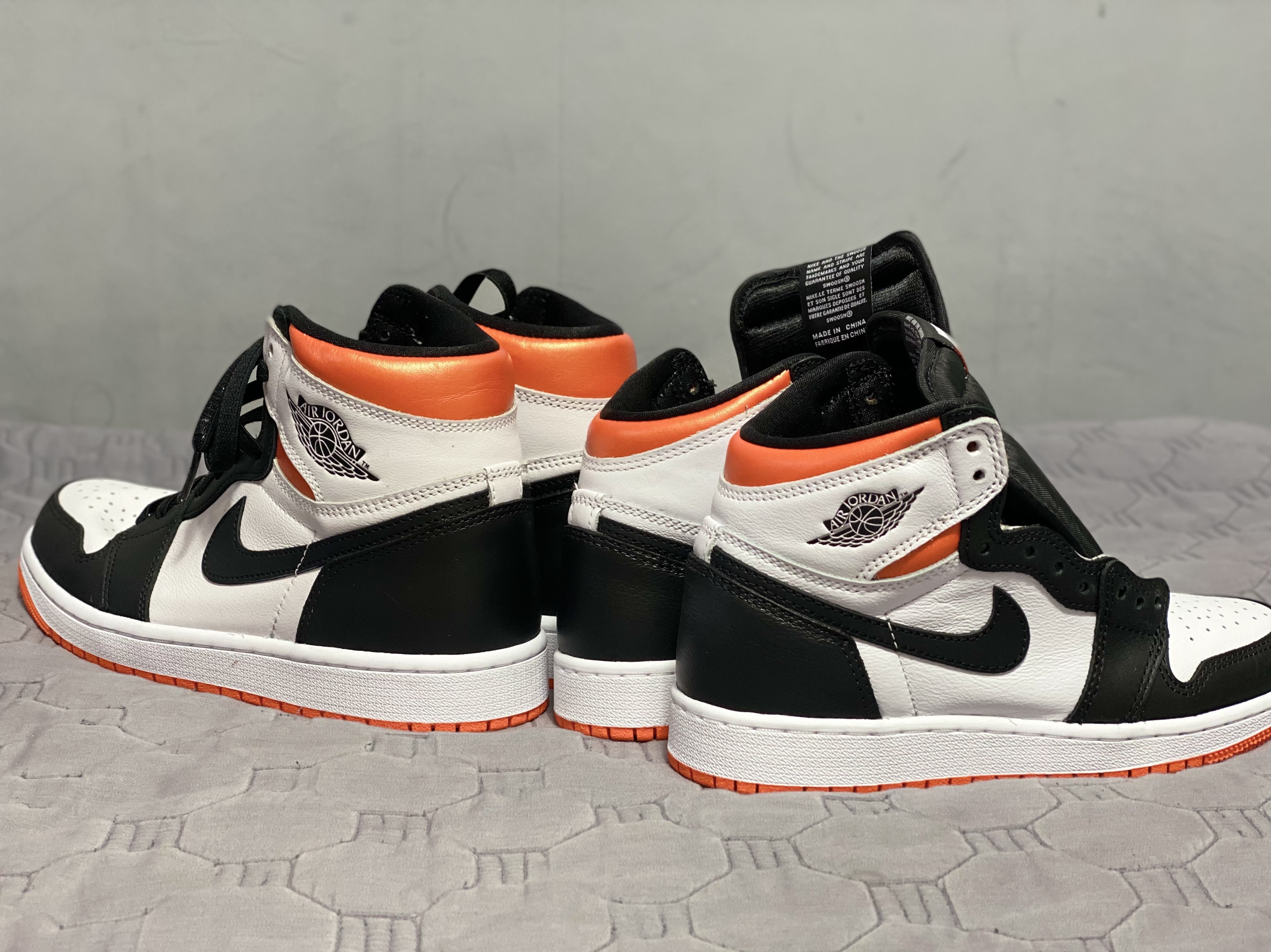 Jordan 1 Retro High OG Electro Orange, (GS) Jordan 1 Retro High OG Electro Orange 착용 스타일 - 1
