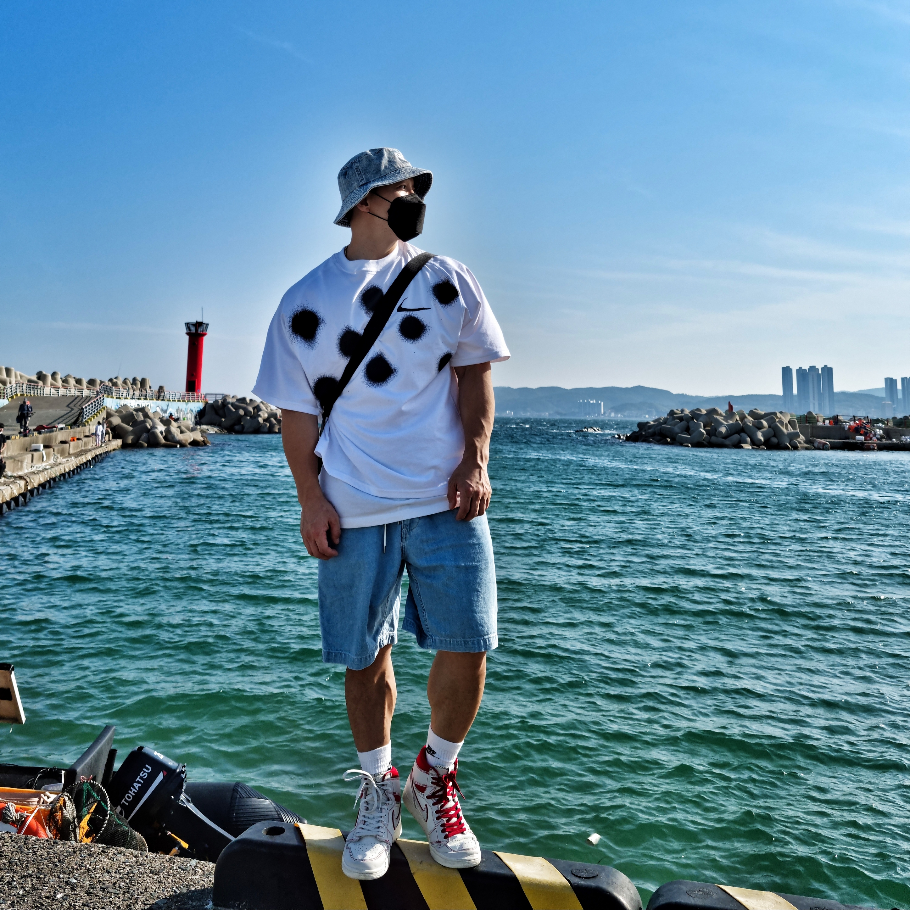 Nike x Off-White NRG Short Sleeve T-Shirt White, Jordan 1 Retro High Phantom Gym Red 착용 스타일 - 1