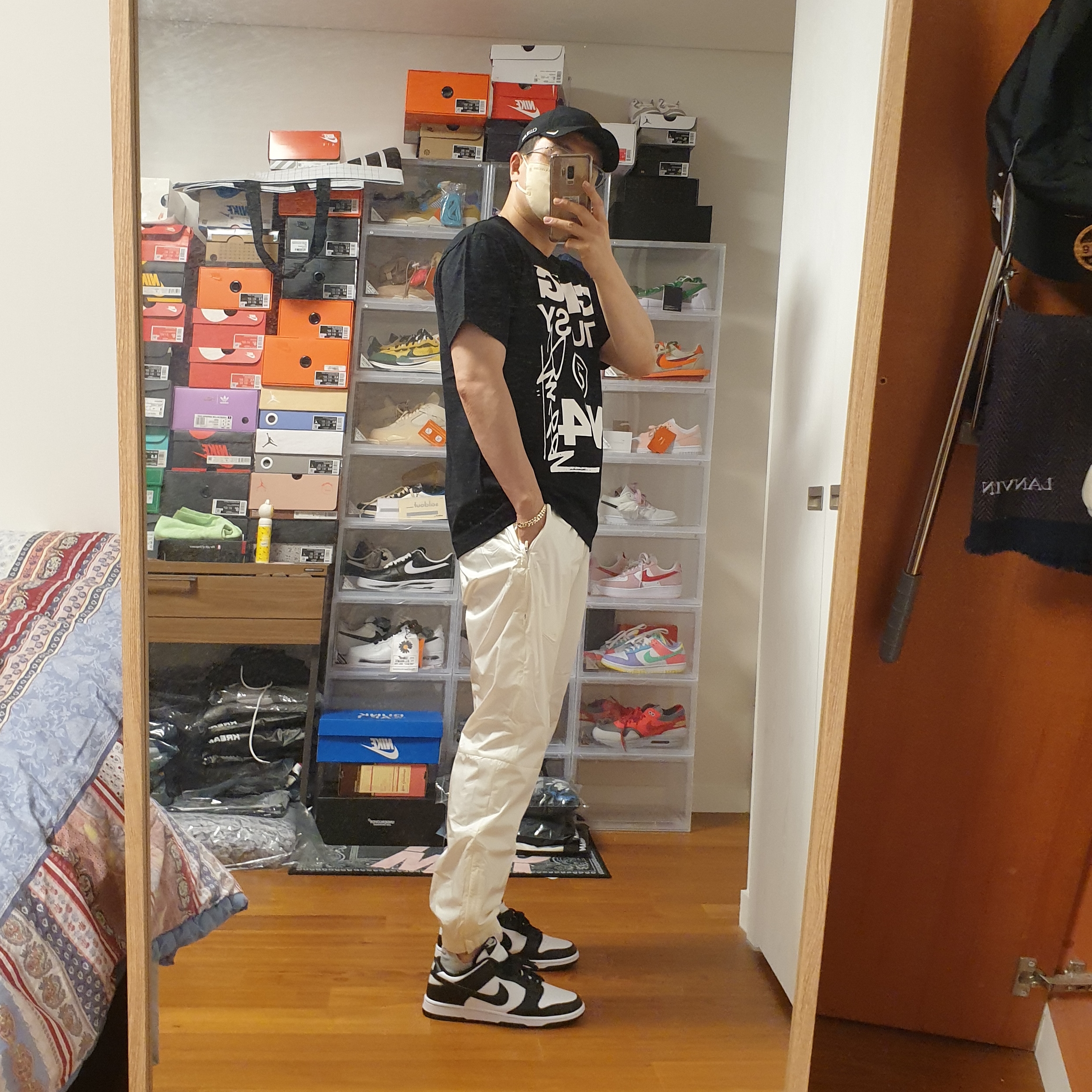 CDG x Stussy T-Shirt Black, Nike x Drake Nocta Golf Pants Sail - Asia 착용 스타일 - 3