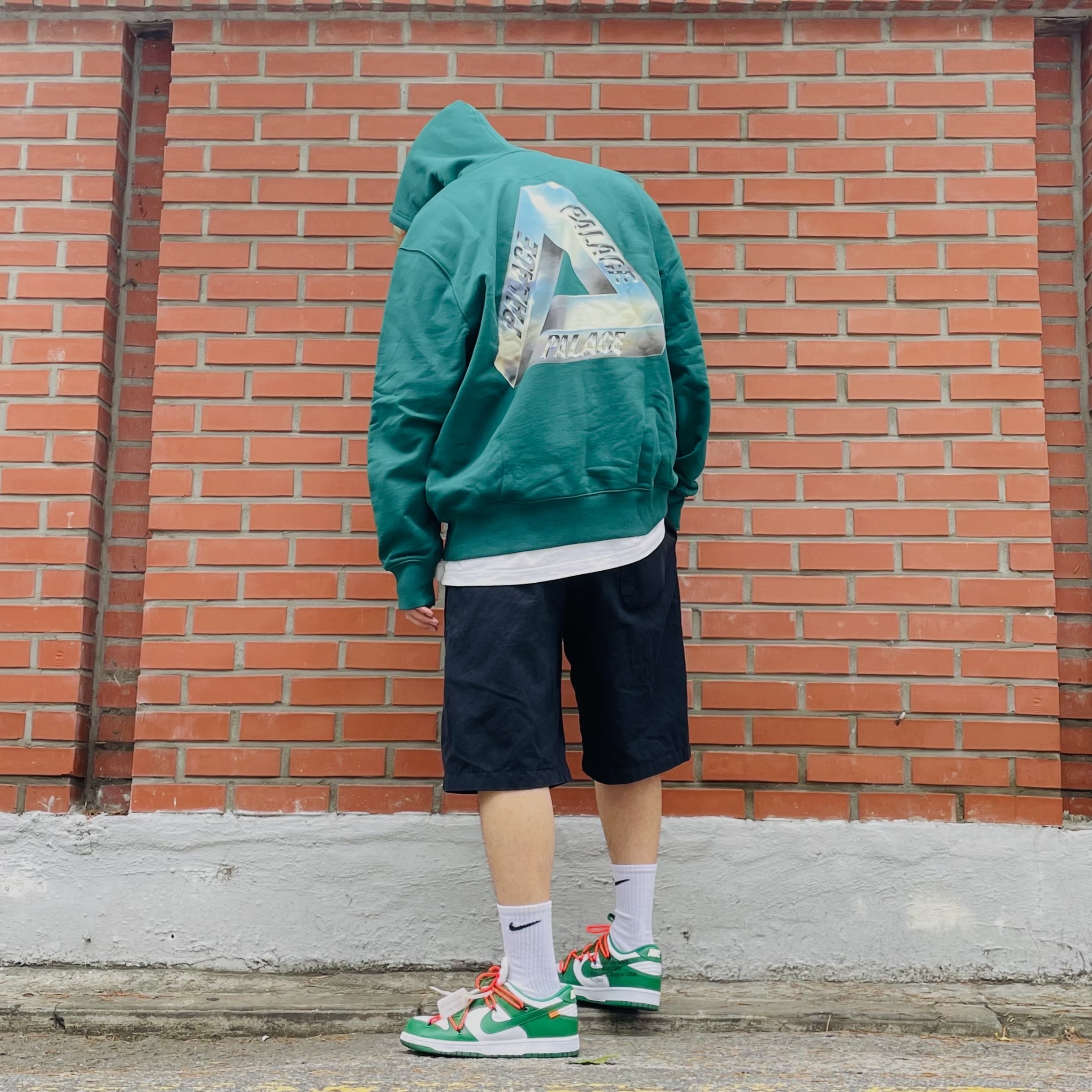 Palace Tri-Chrome Hood Green - 21SS, Nike x Off-White Dunk Low Pine Green 착용 스타일