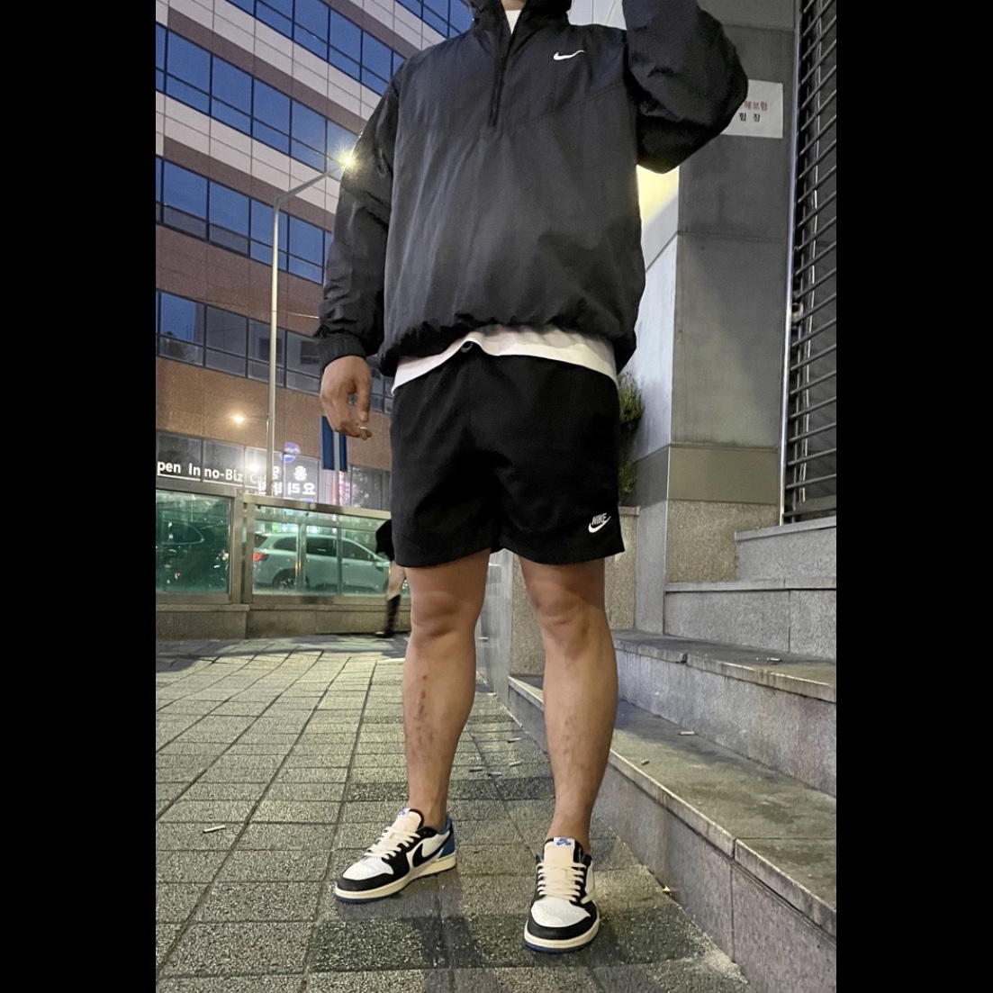 Jordan 1 x Travis Scott x Fragment Retro Low OG SP Military Blue, Nike x Stussy Windrunner Jacket Off Noir 착용 스타일