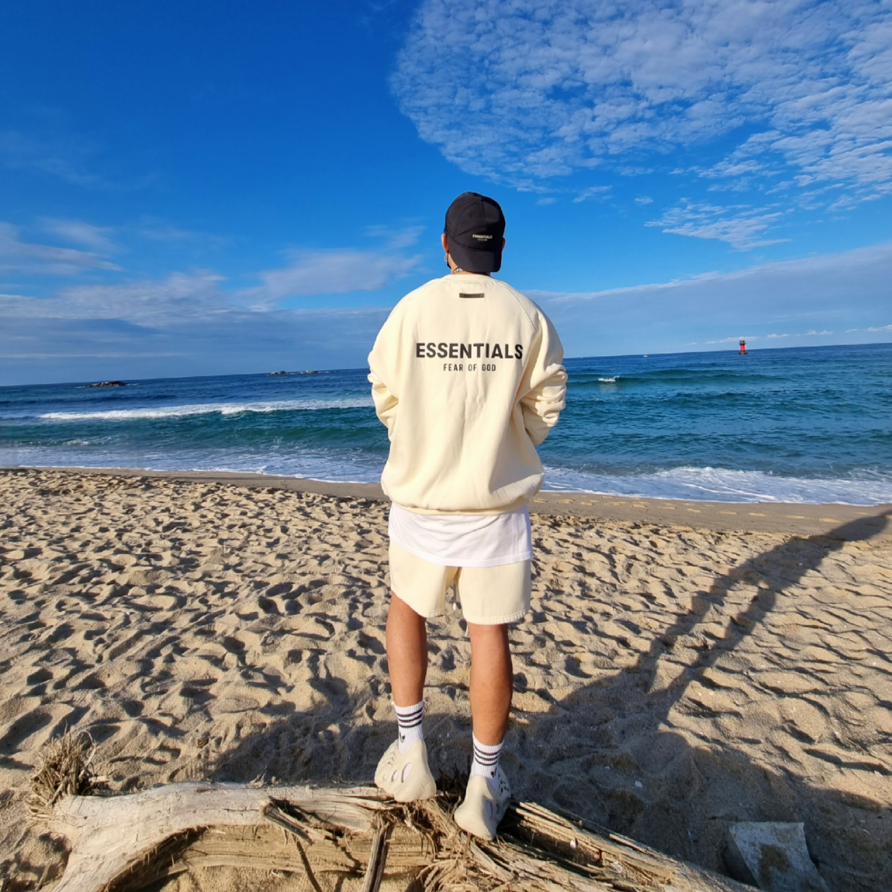 Essentials Pull-Over Crewneck Sweatshirt Cream - 21SS, Essentials Sweatshorts Cream - 21SS 착용 스타일