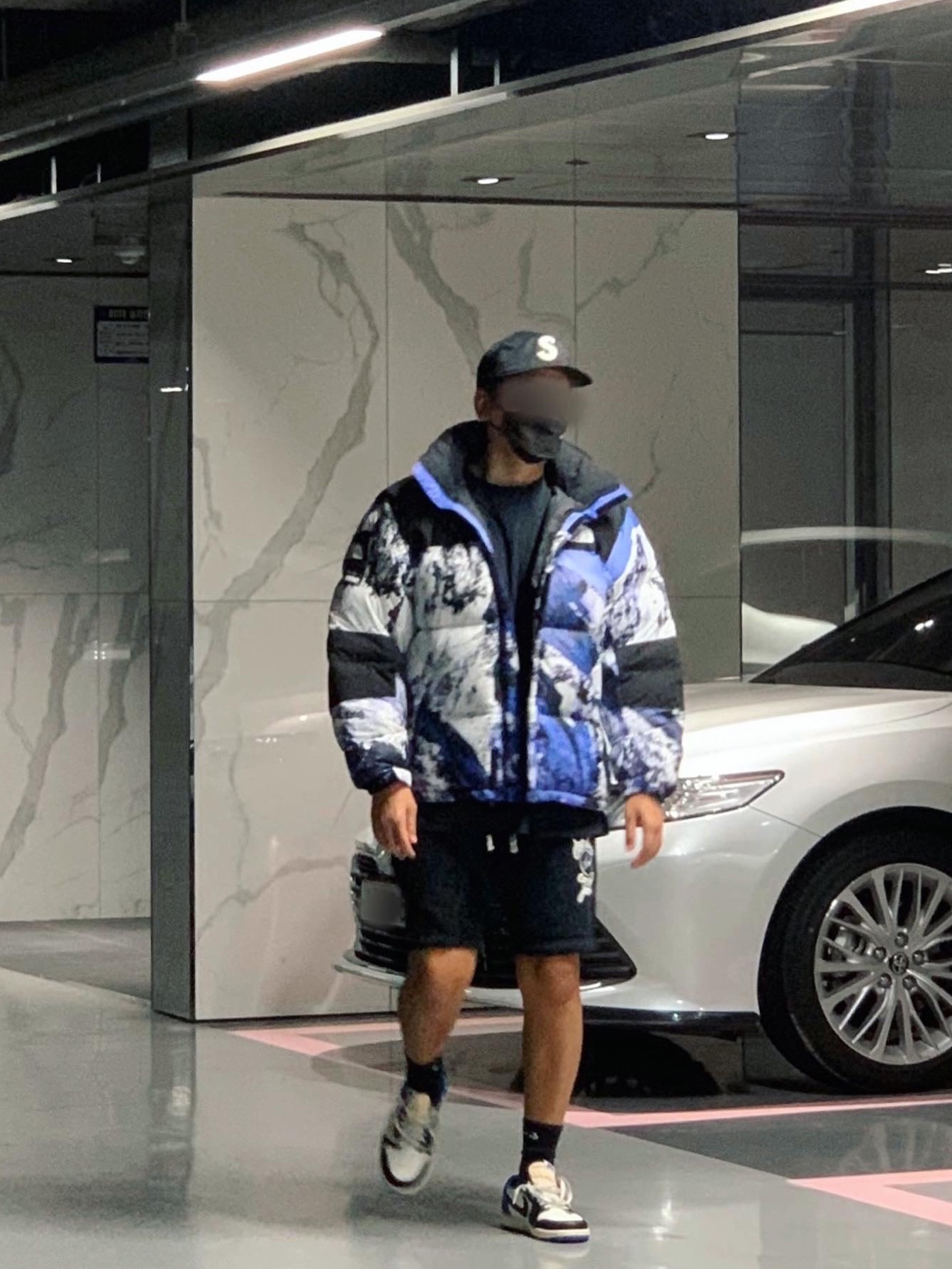 Supreme x The North Face Mountain Baltoro Jacket Blue White - 17FW, Jordan 1 x Travis Scott x Fragment Retro Low OG SP Military Blue 착용 스타일 - 1
