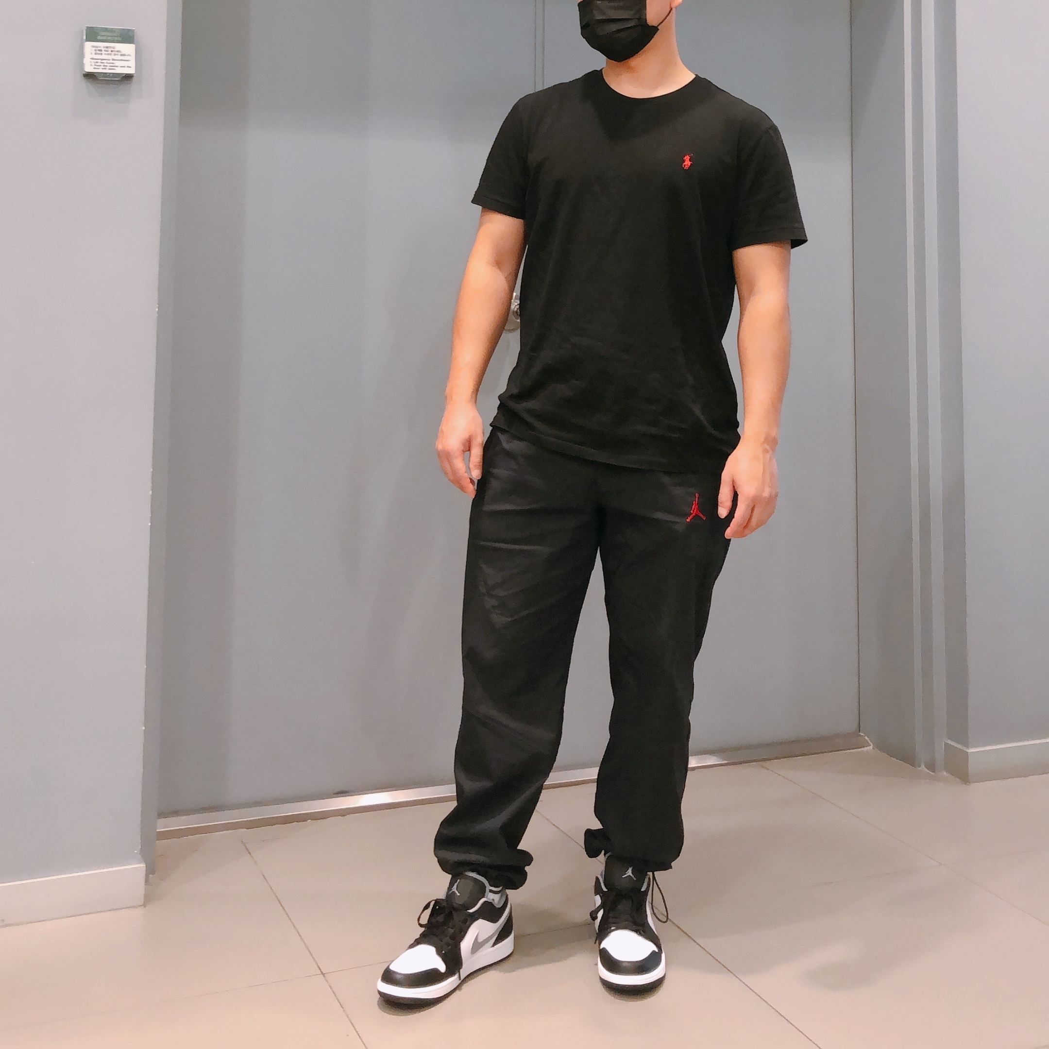 Jordan 1 Low Black Particle Grey 착용 스타일 - 2