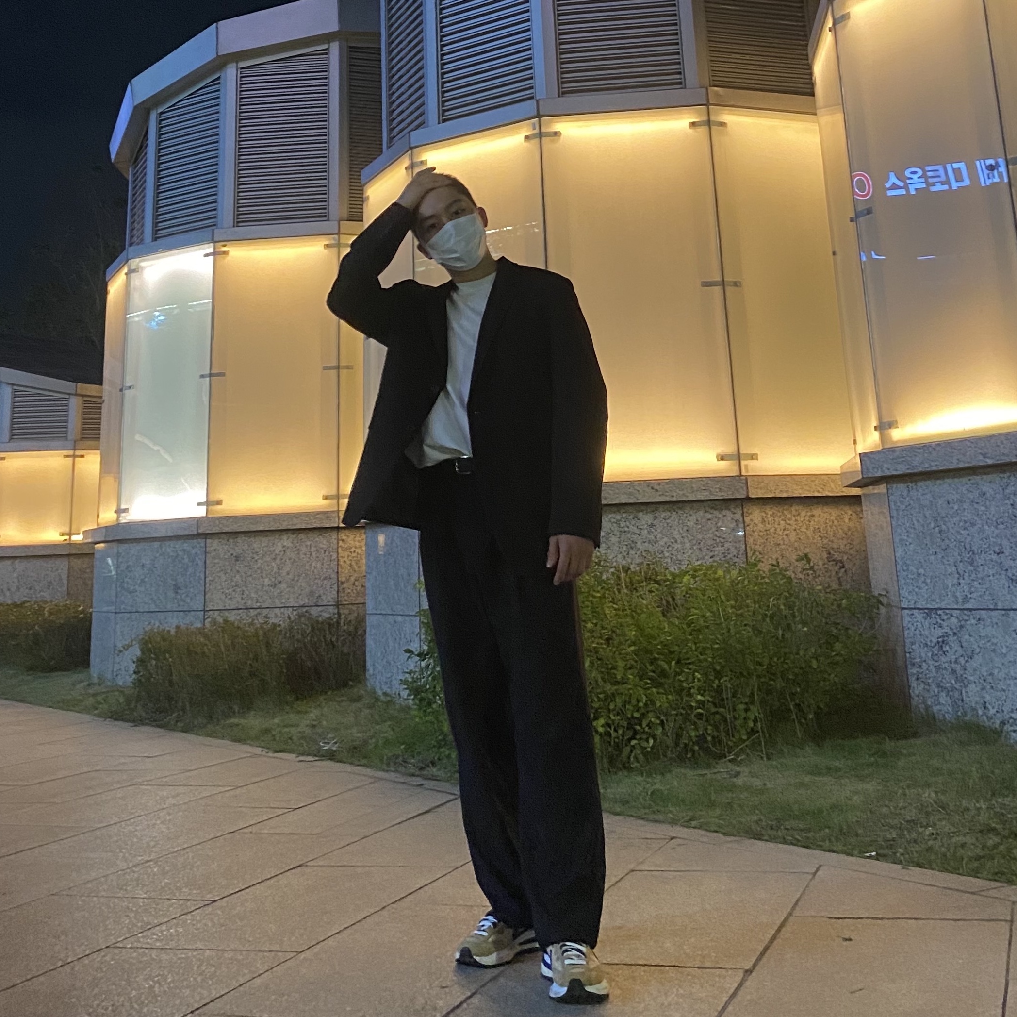 Nike x Sacai VaporWaffle Sesame and Blue Void 착용 스타일