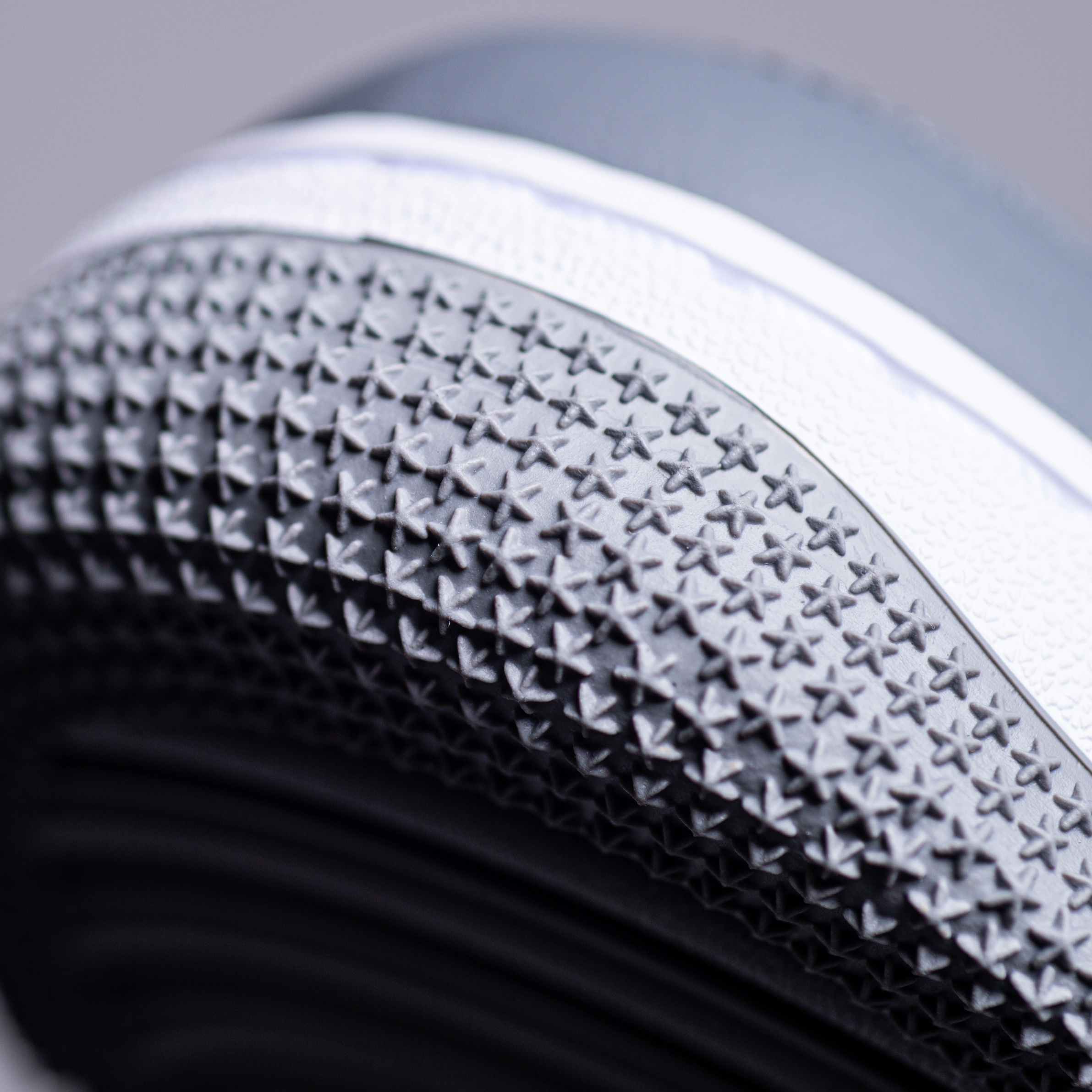Nike Air Force 1 Mid QS NYC Cool Grey 착용 스타일 - 3