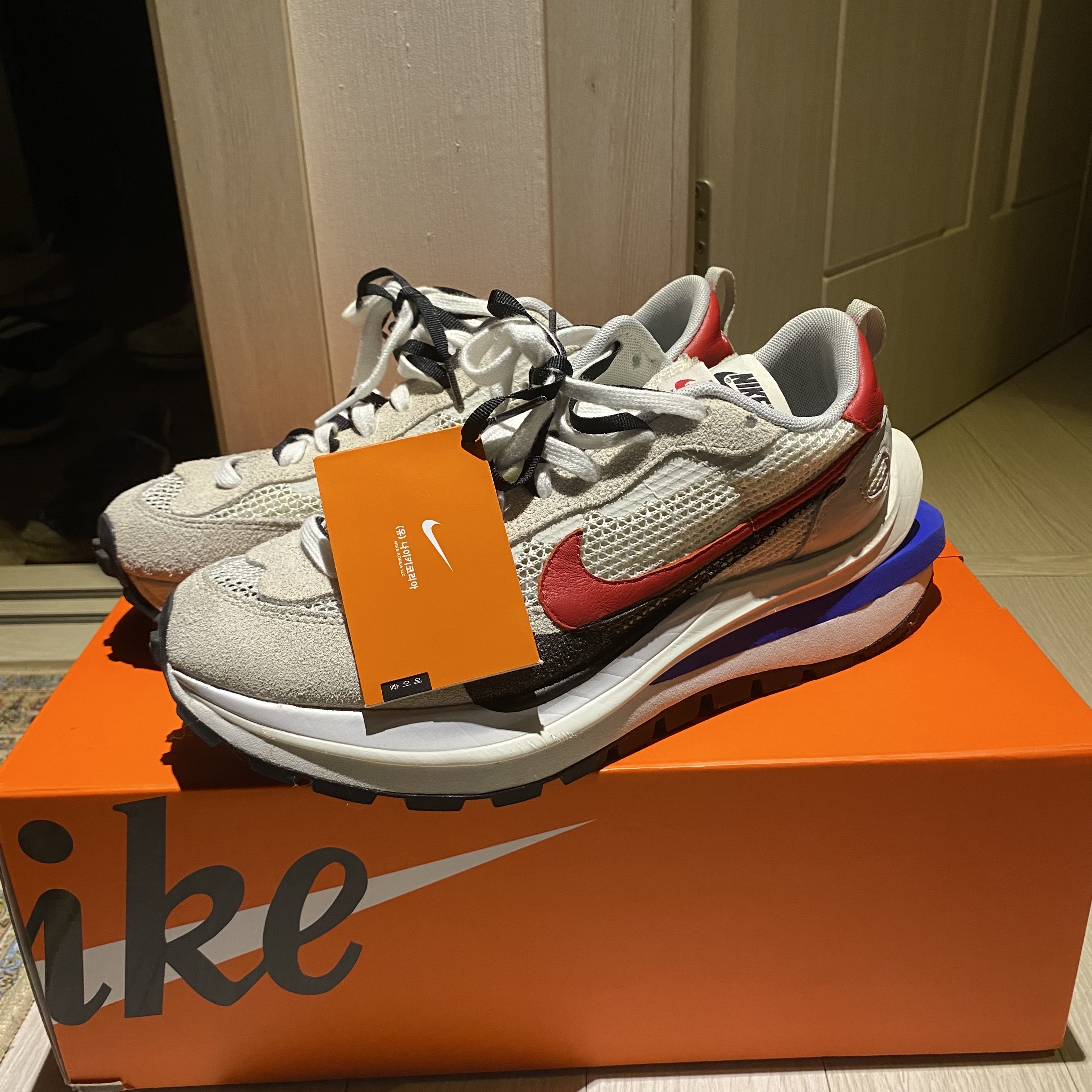 Nike x Sacai VaporWaffle Royal Fuchsia 착용 스타일