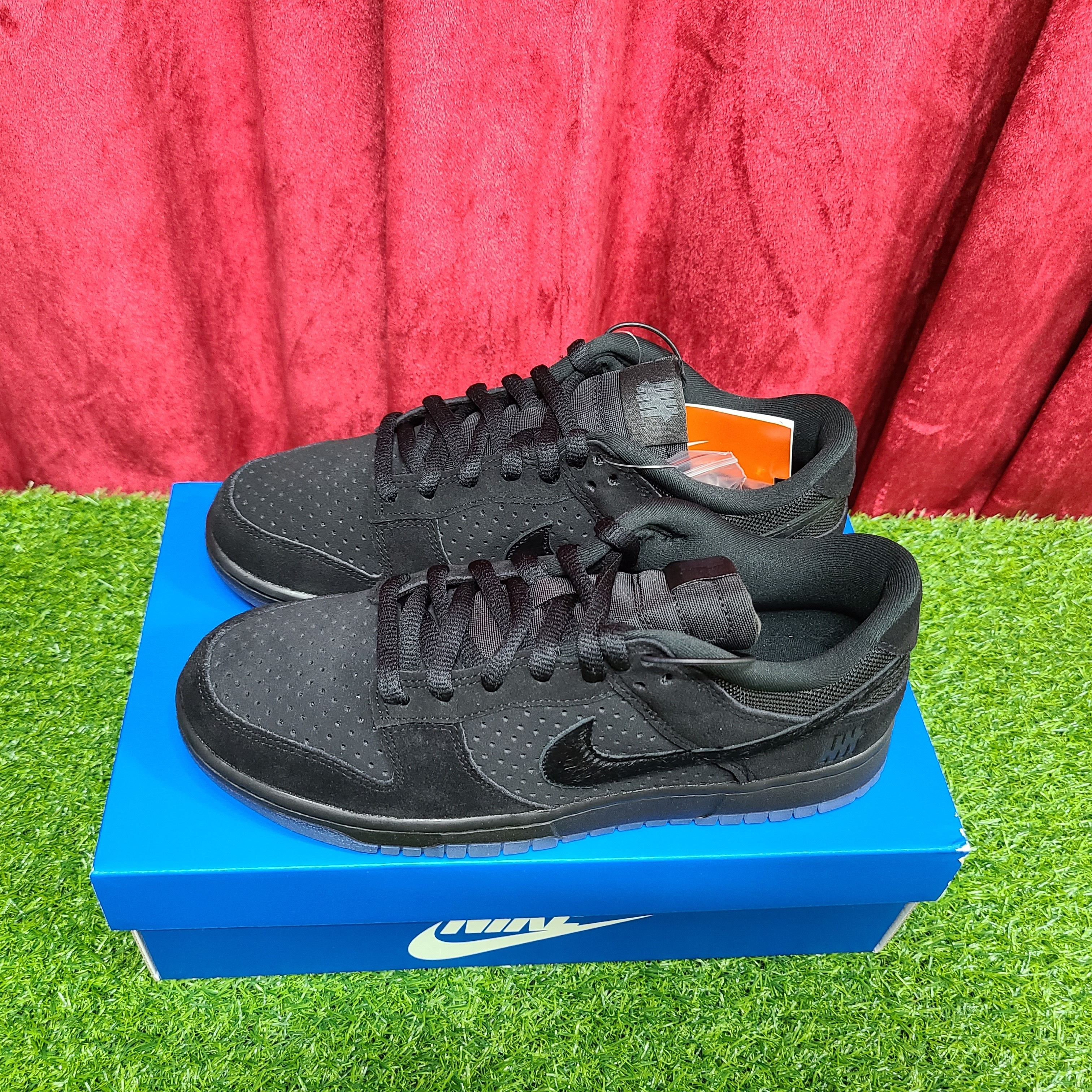 Nike x Undefeated Dunk Low SP 5 On It Black 착용 스타일 - 2