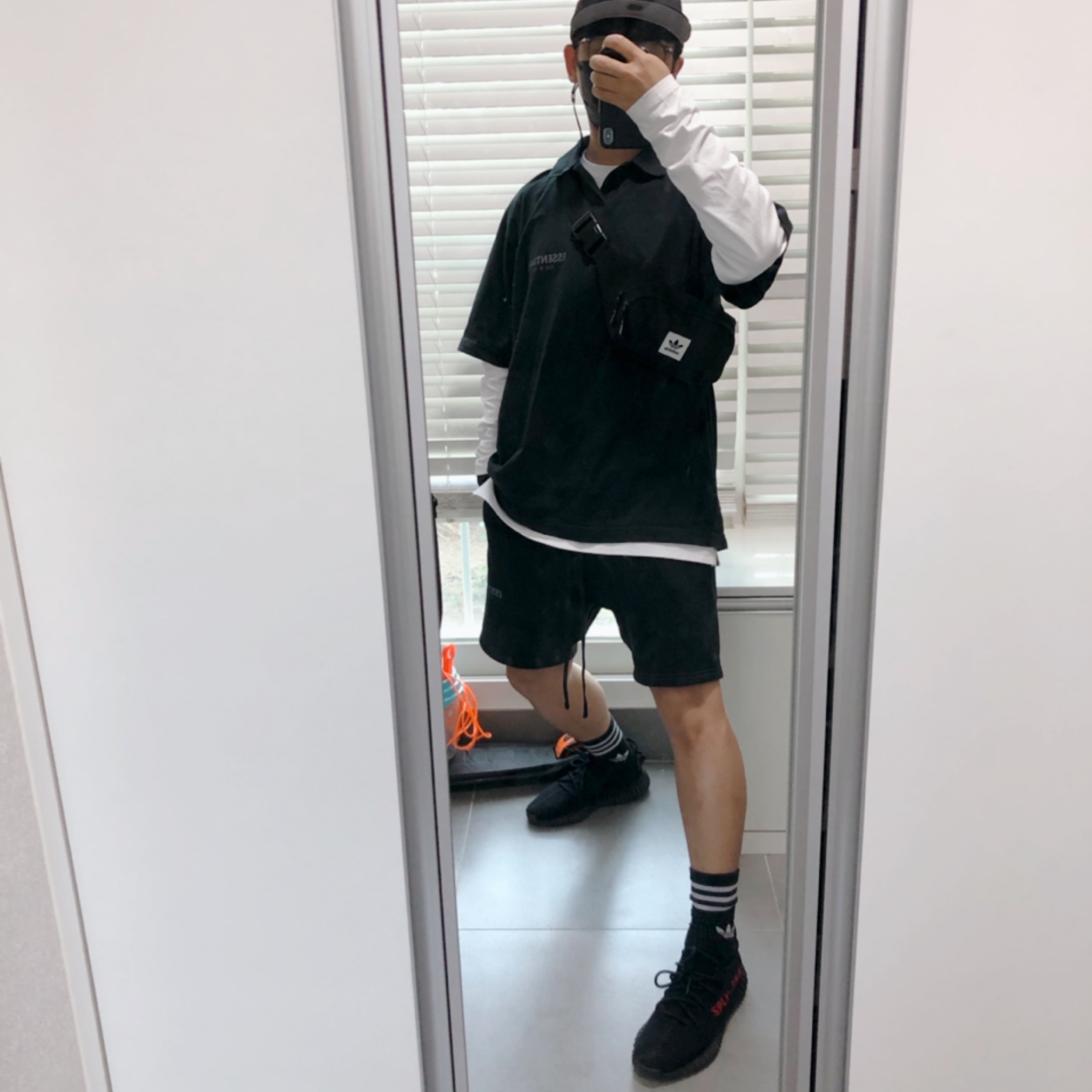 Essentials Short Sleeve Boxy Polo Dark Slate/Stretch Limo/Black - 20SS, Essentials Sweatshorts Black 2020 착용 스타일 - 2