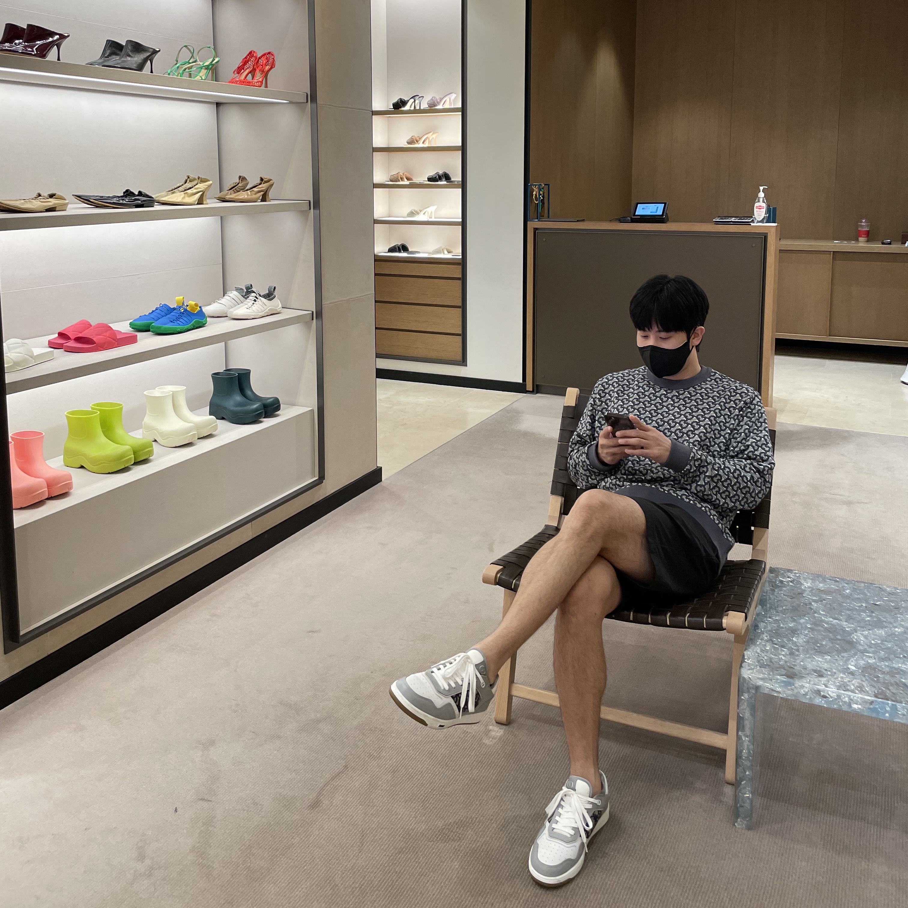 Dior B27 Low-Top Sneakers Gray 착용 스타일
